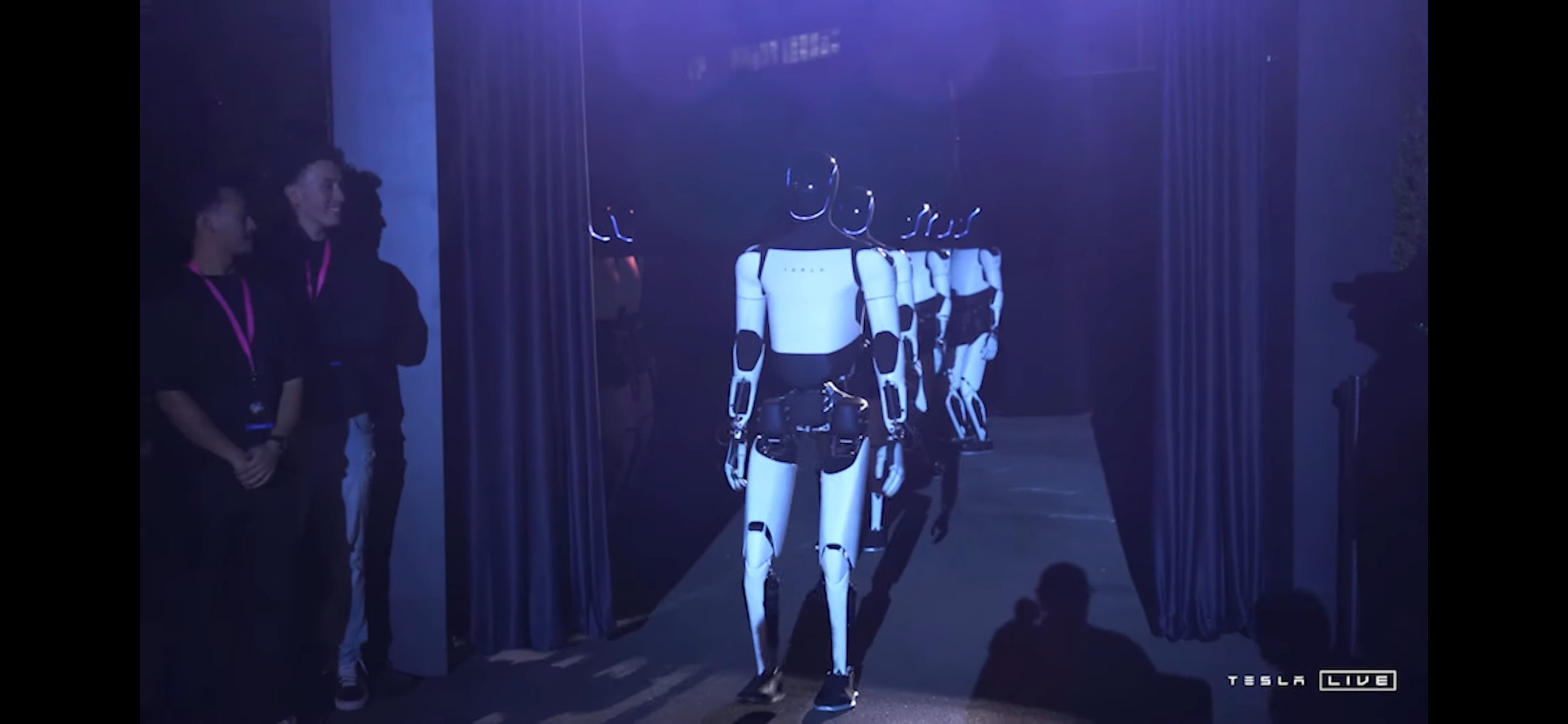 Ілон Маск презентував роботаксі Tesla: як виглядає зовні і всередині (відео)