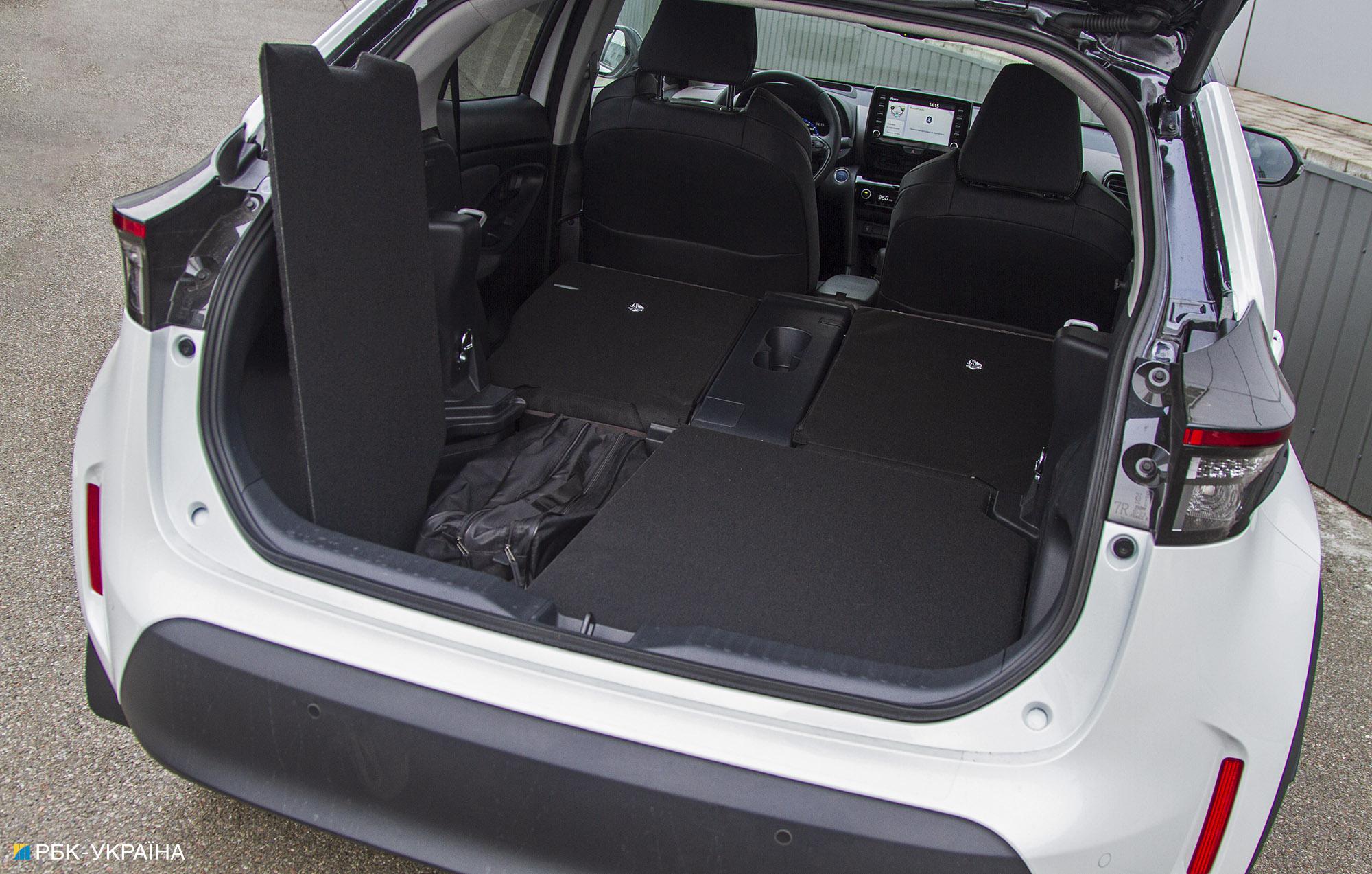 Скалы Коростышева и брусчатка Львова: тестируем новый кроссовер Toyota Yaris Cross