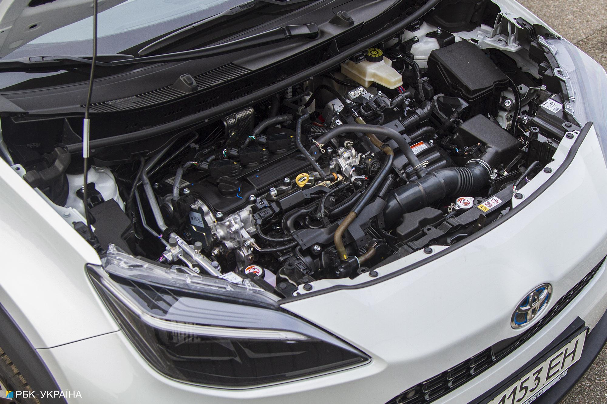 Скелі Коростишева та бруківка Львова: тестуємо новий кросовер Toyota Yaris Cross