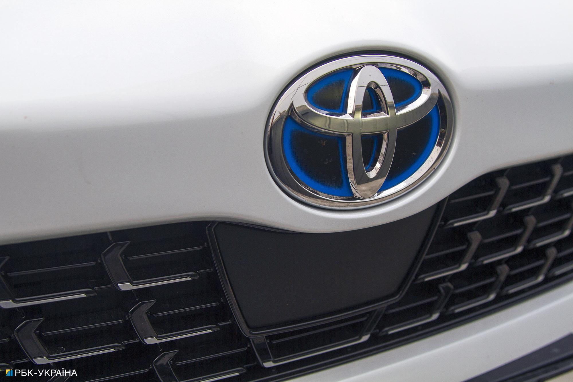 Скелі Коростишева та бруківка Львова: тестуємо новий кросовер Toyota Yaris Cross