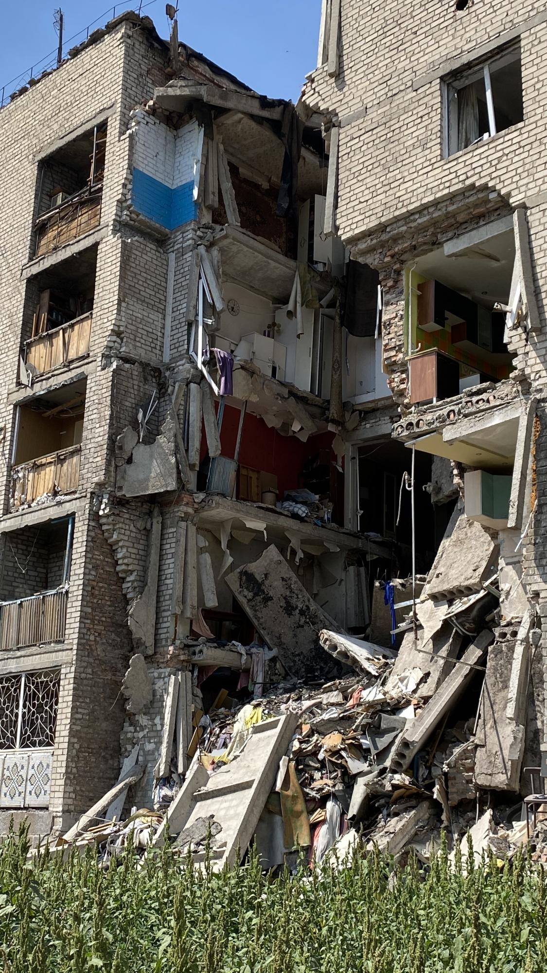 "Своим примером хочу показать, как можно помогать": как украинский музыкант эвакуирует людей с линии фронта (фото)