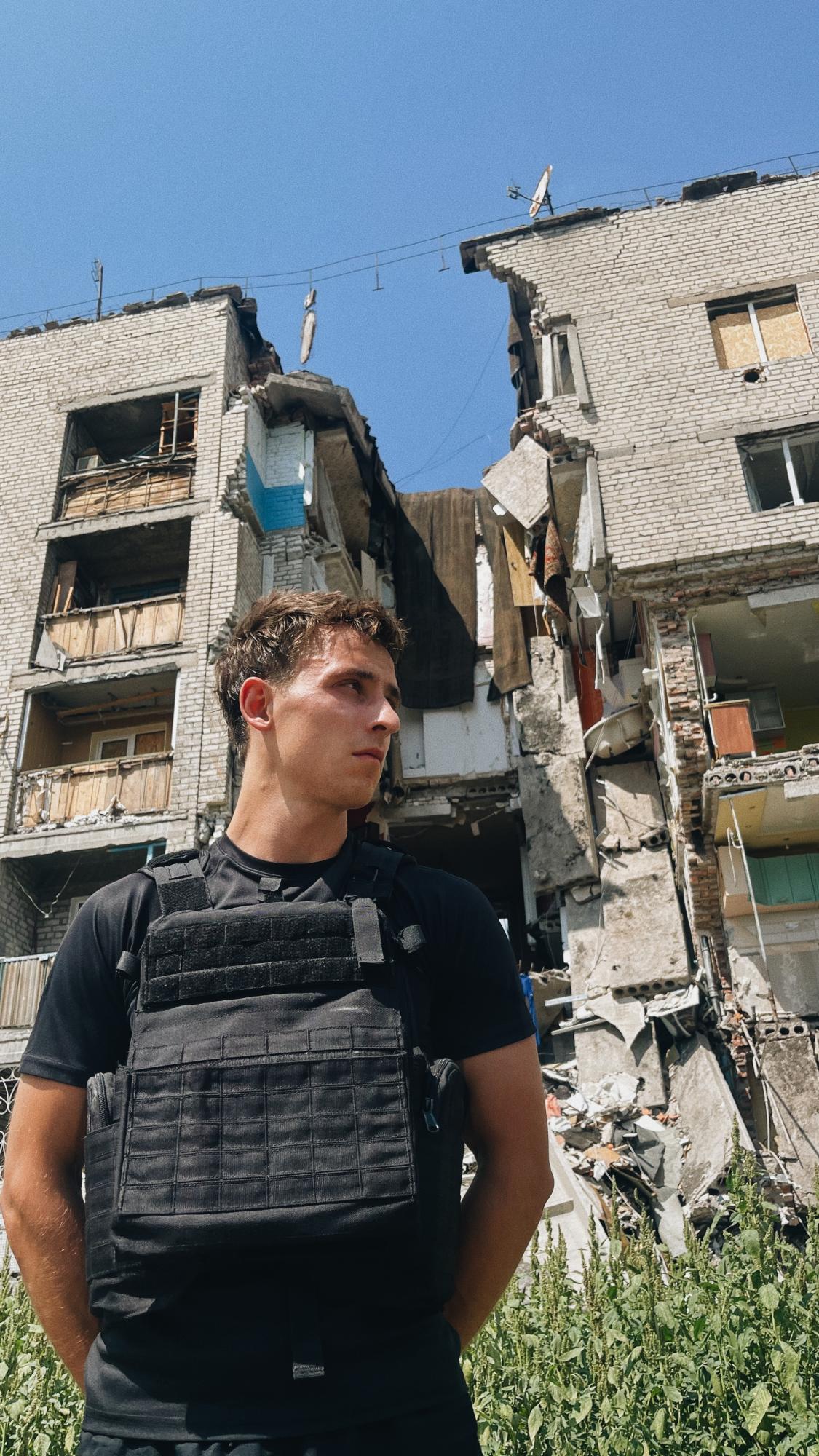 "Своим примером хочу показать, как можно помогать": как украинский музыкант эвакуирует людей с линии фронта (фото)