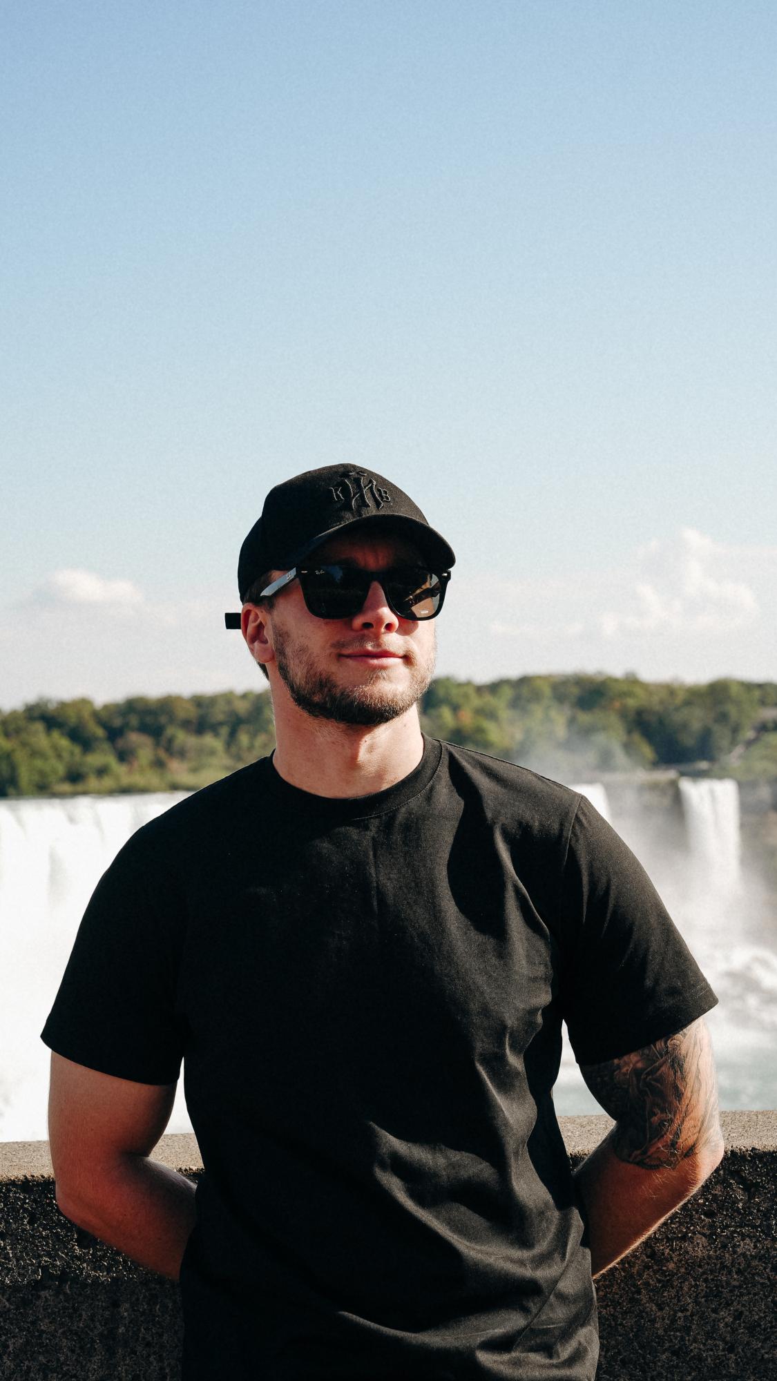 "4 дівчини борються за мою увагу": Тарас Яремій про кохання, спокуси і стендап