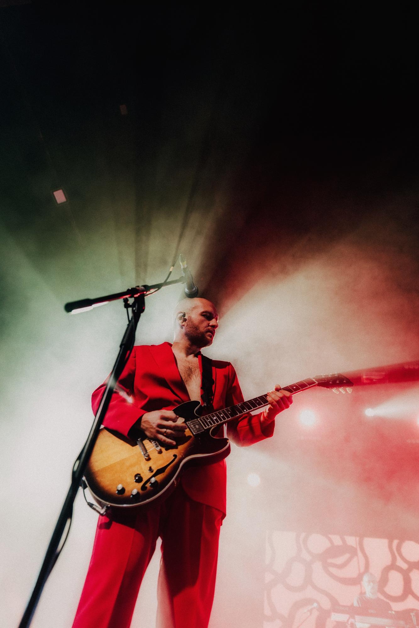 Українських музикантів закидали білизною на концерті в Києві (фото)