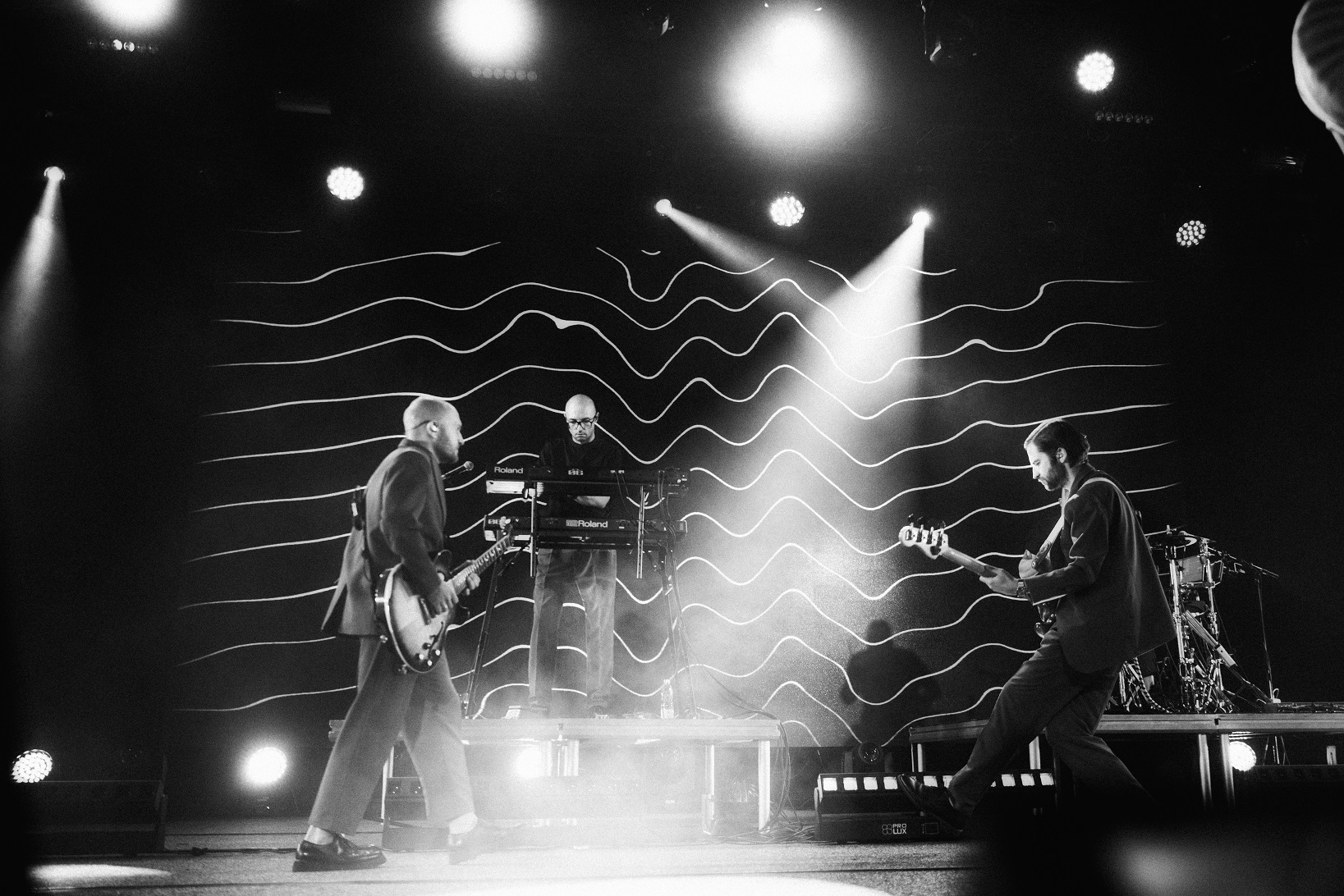 Українських музикантів закидали білизною на концерті в Києві (фото)