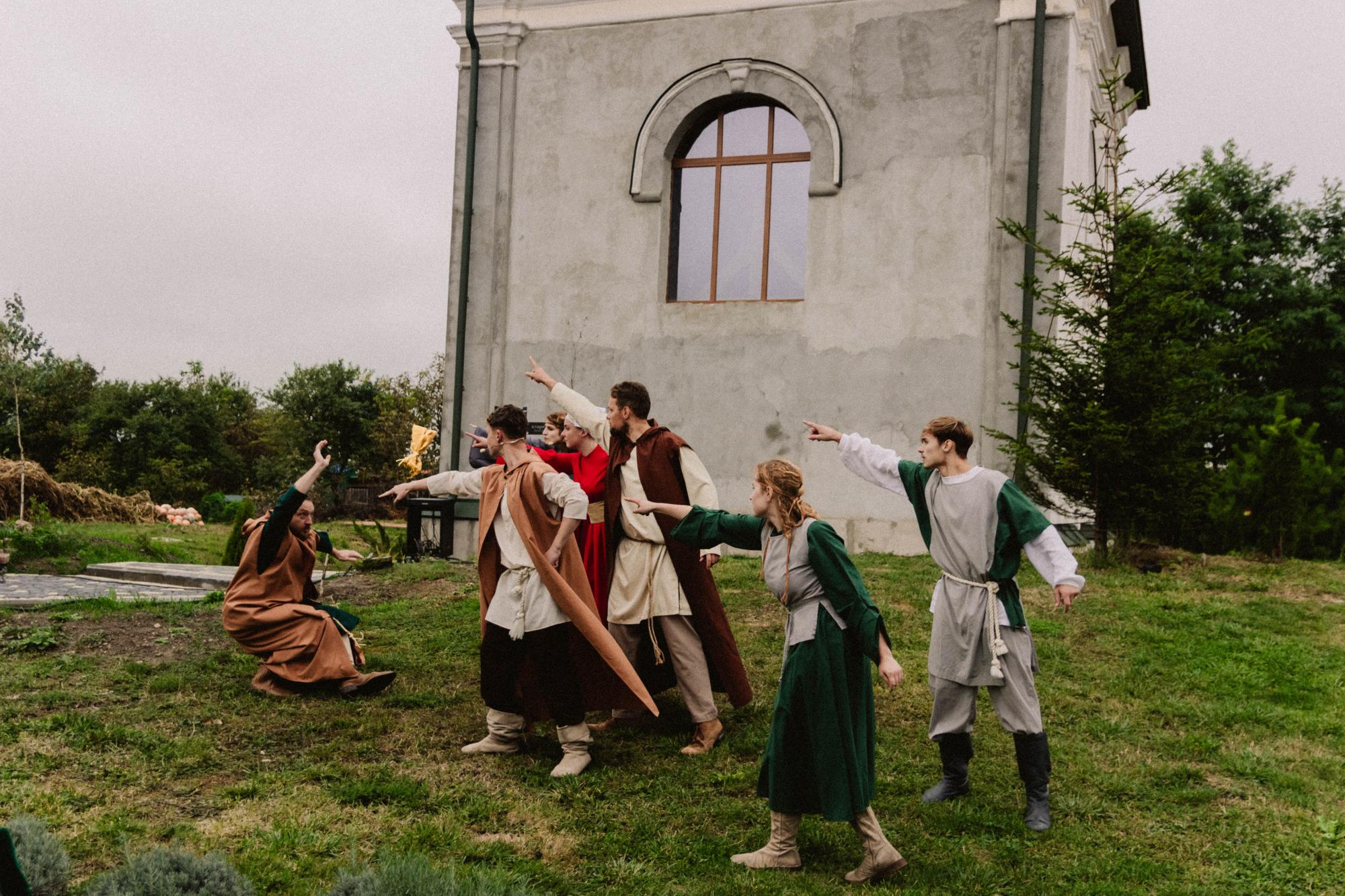 "Життя набуває сенсу". Як на Волині за допомогою культури і традицій адаптовують переселенців