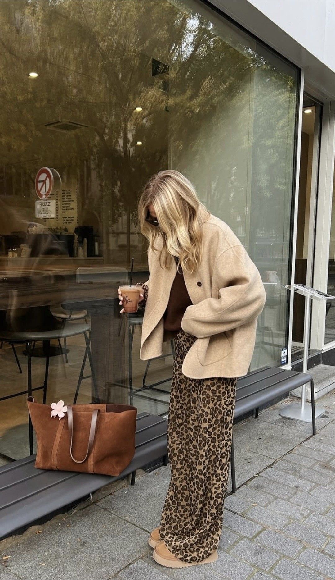 Уггі знову в моді: як носити культове взуття 2000-х, щоб не виглядати застаріло