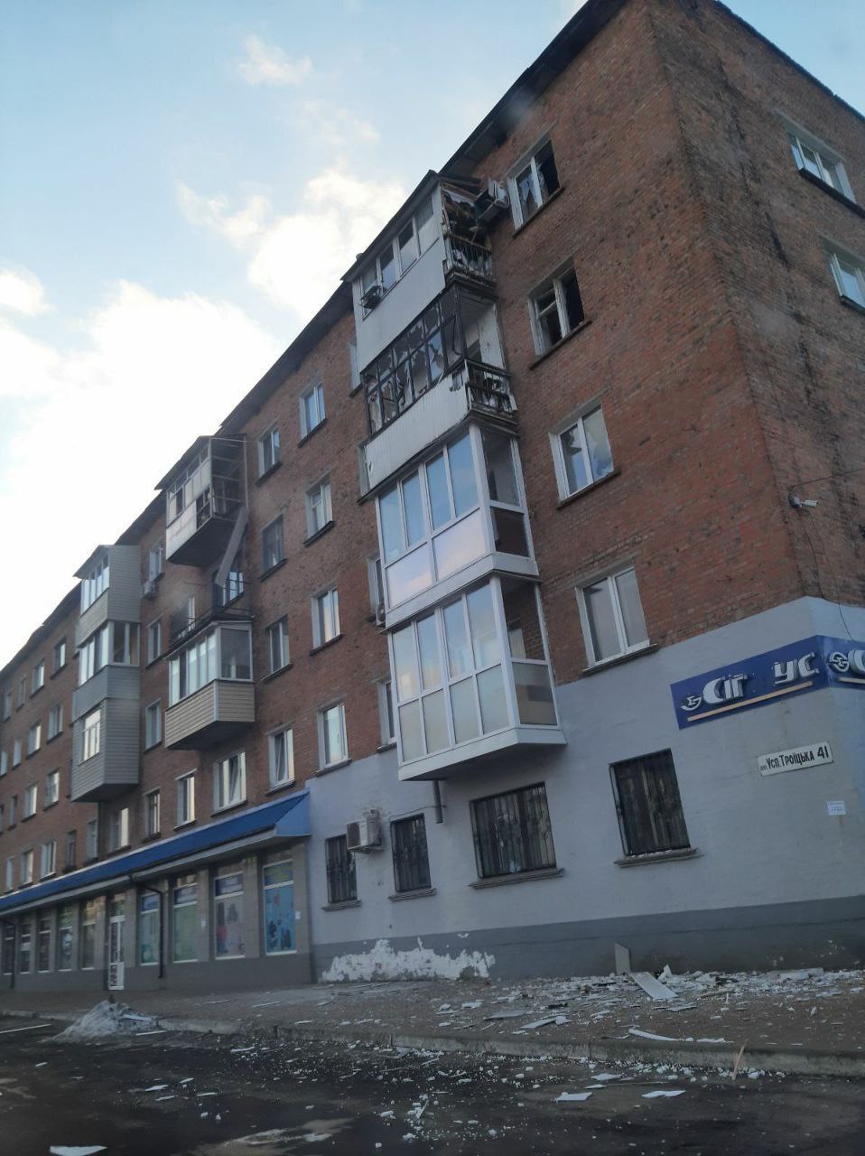 Танки под Конотопом и разрушения в городе. Видео и фото для нас от очевидцев