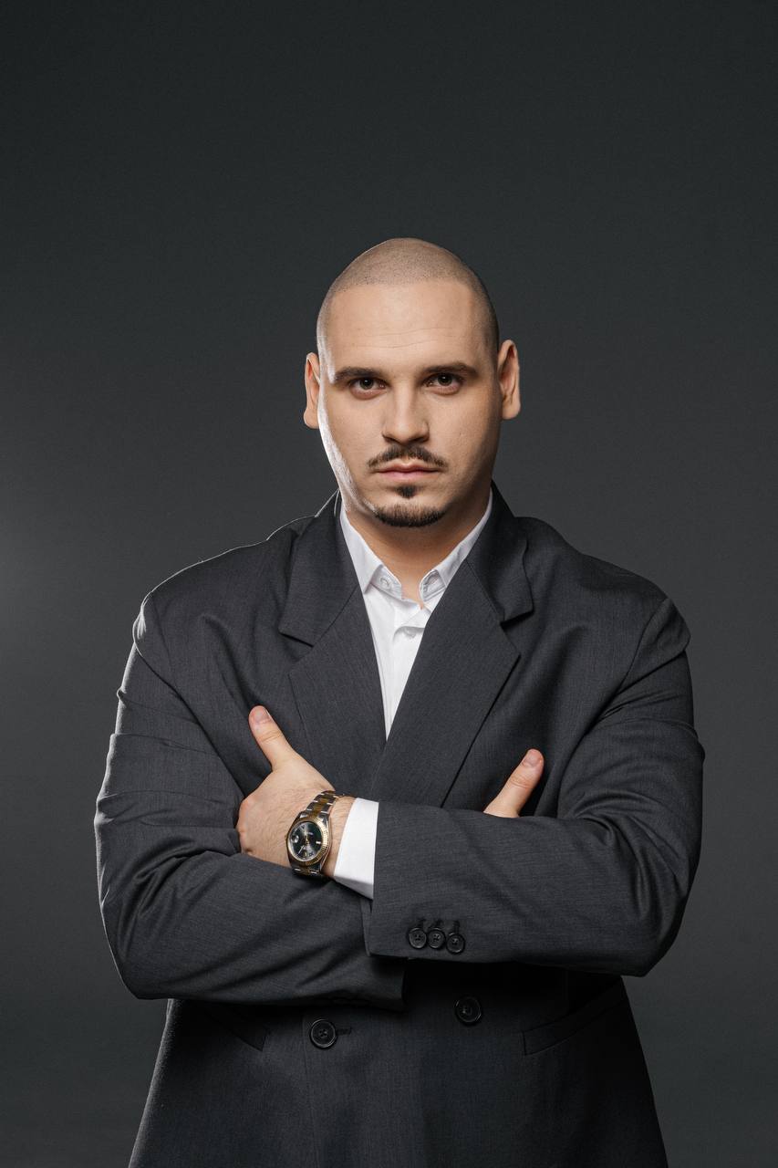 "Офіси" без прикрас: Дмитро Єфремов про ризики і сенси фільму "Скамер"