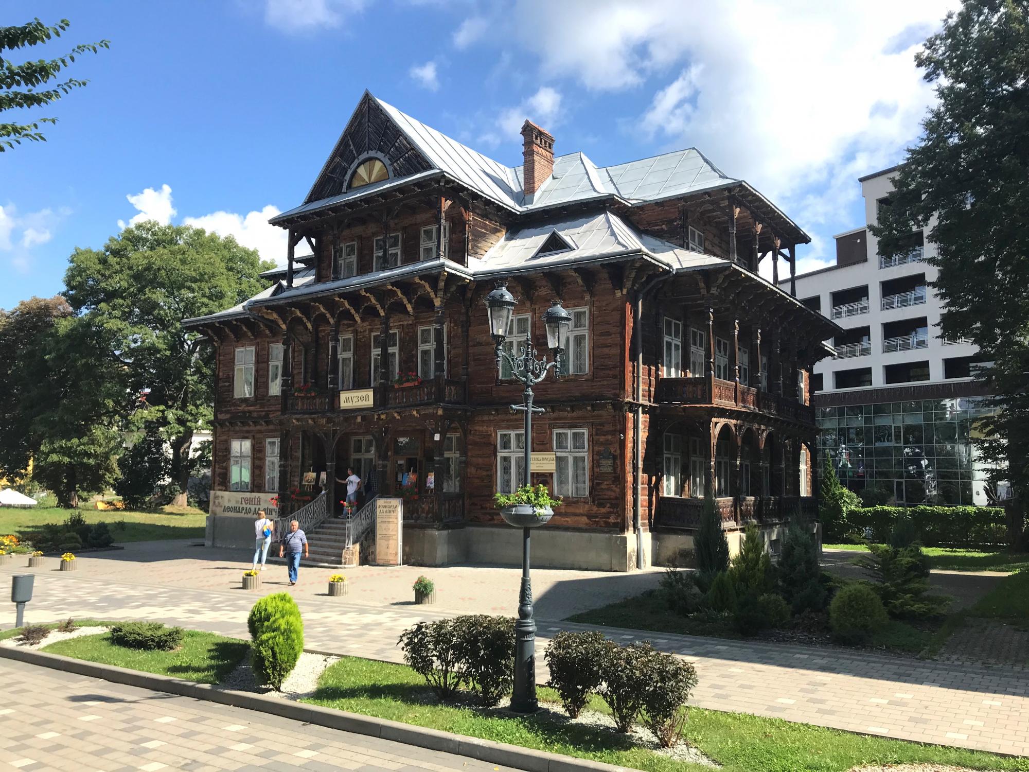 Трускавец и Сходница. Какие курорты западной Украины работают во время войны