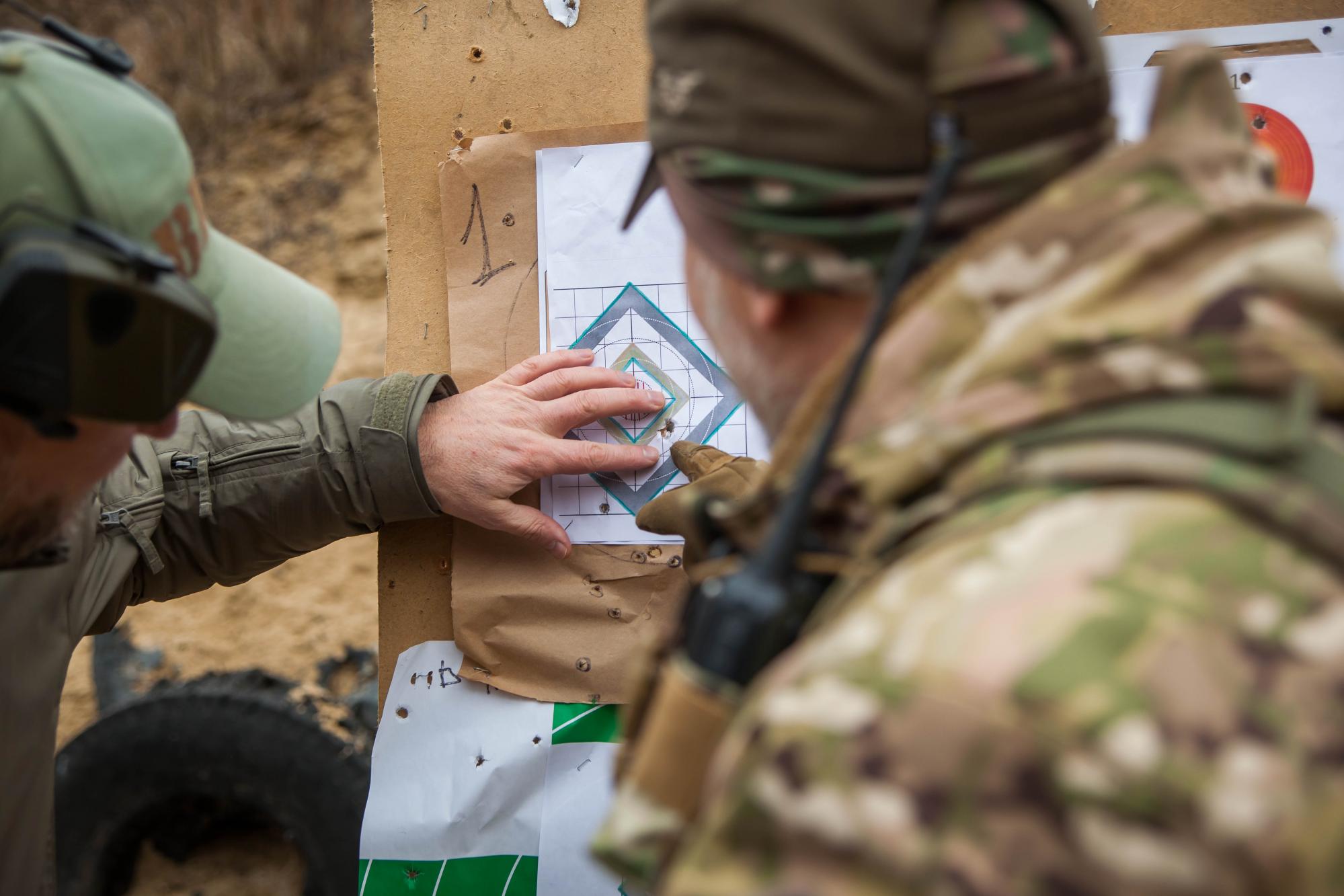Знадобиться кожному. Де українців навчають такмеду, стрільбі та управлінню БПЛА