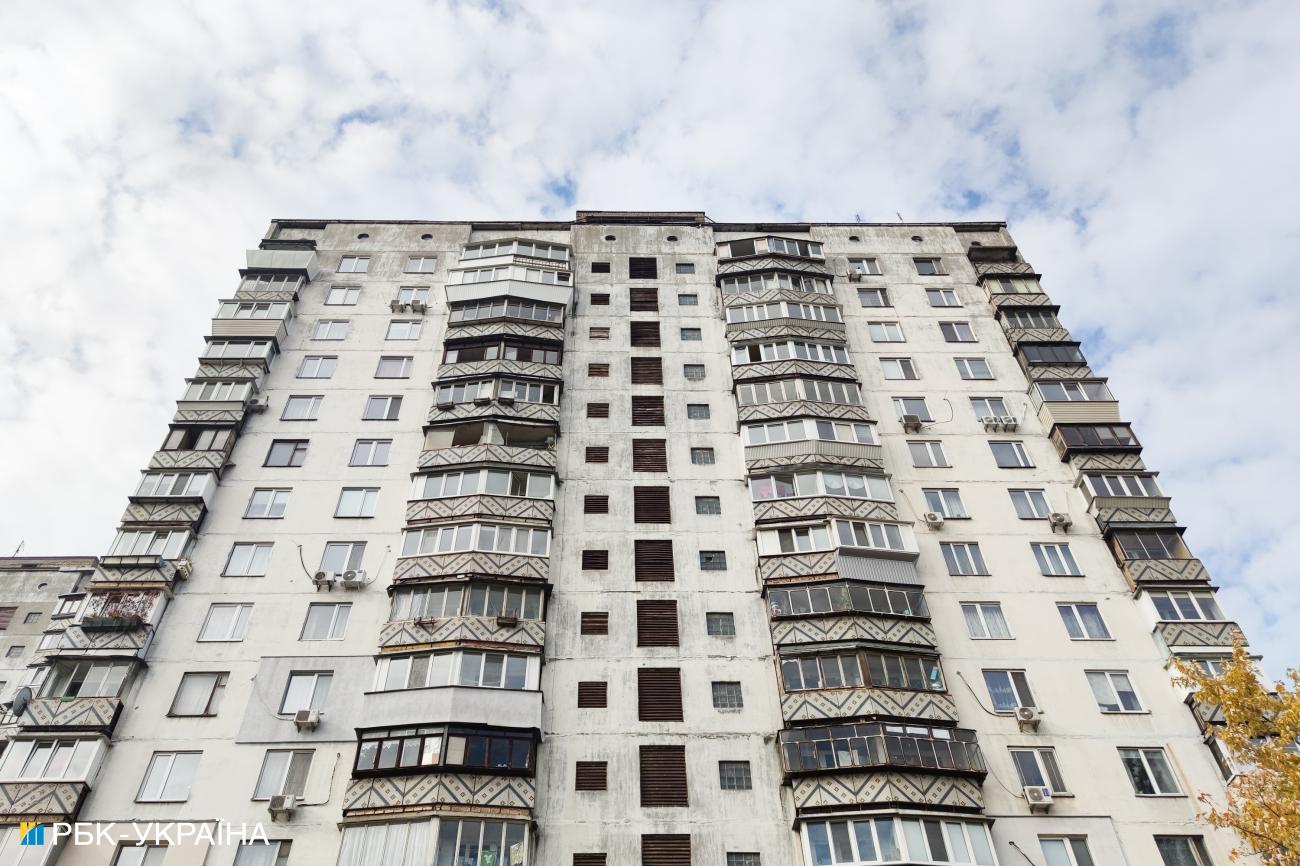 Балкон-косинка, коридор-трамвайчик та "паперові" стіни: які квартири не варто купувати