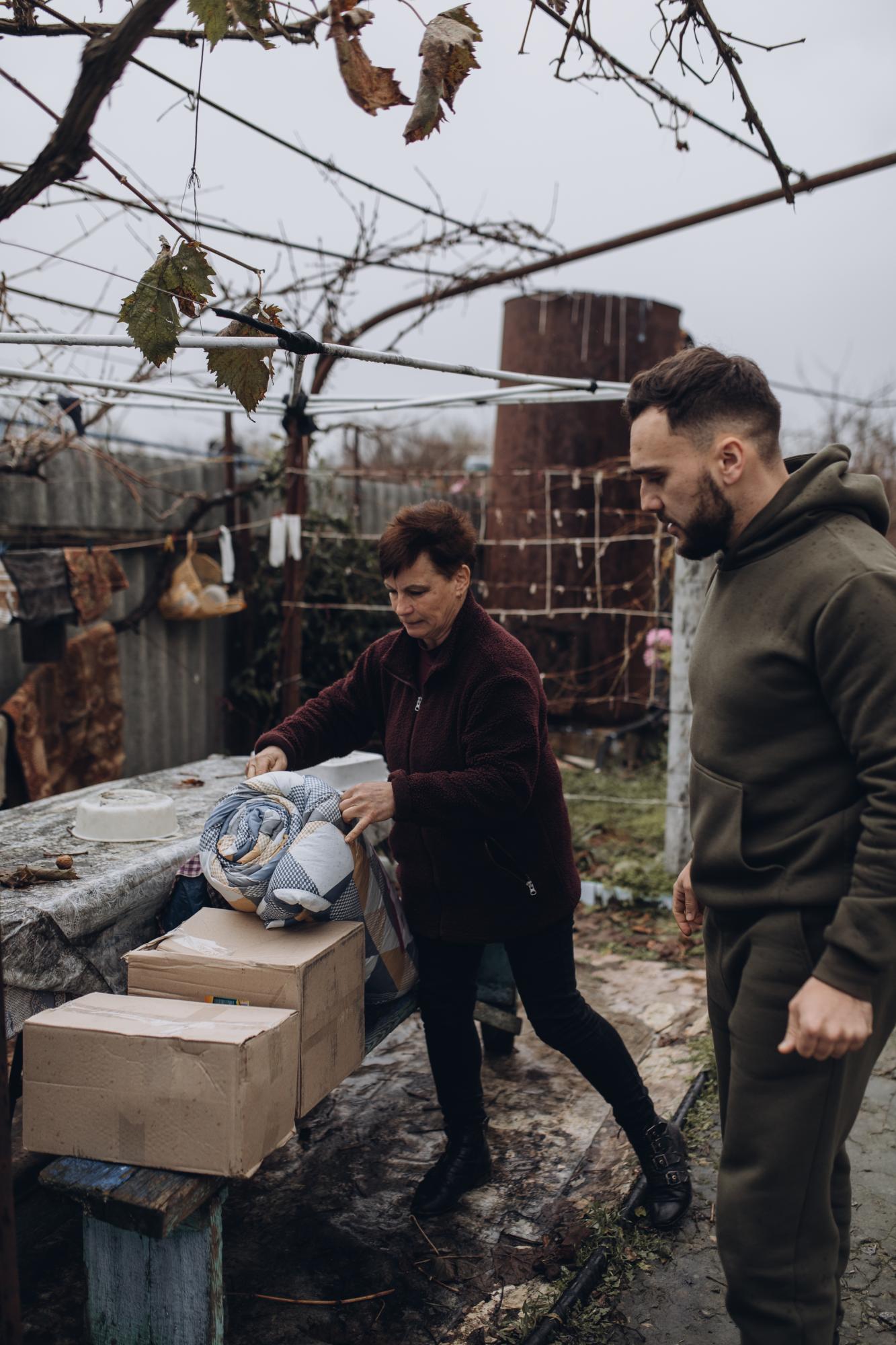 Відомий блогер Олександр Заліско передав гуманітарну допомогу мешканцям Херсона