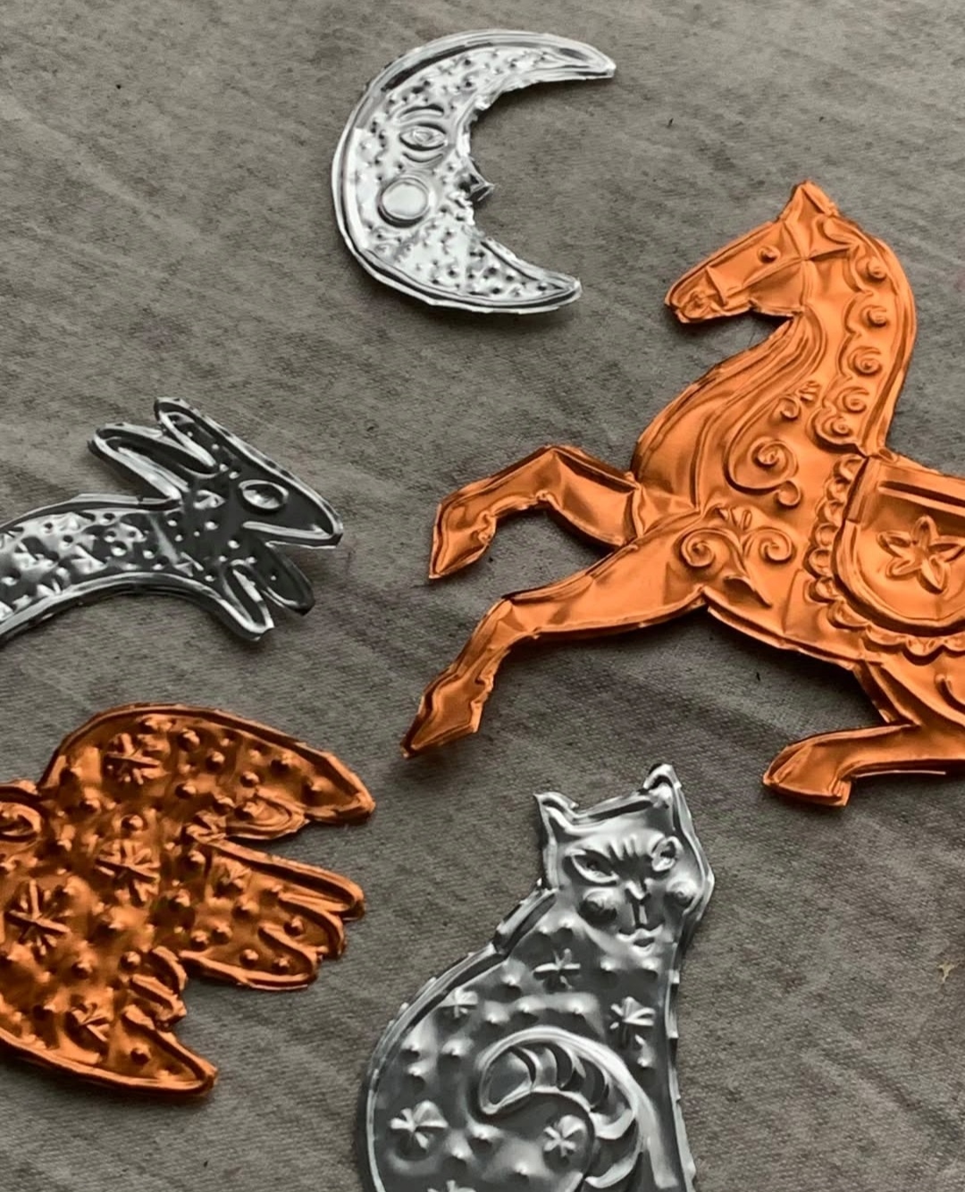 Новогоднее украшение из фольги, которое поразит всех: вот, как его сделать