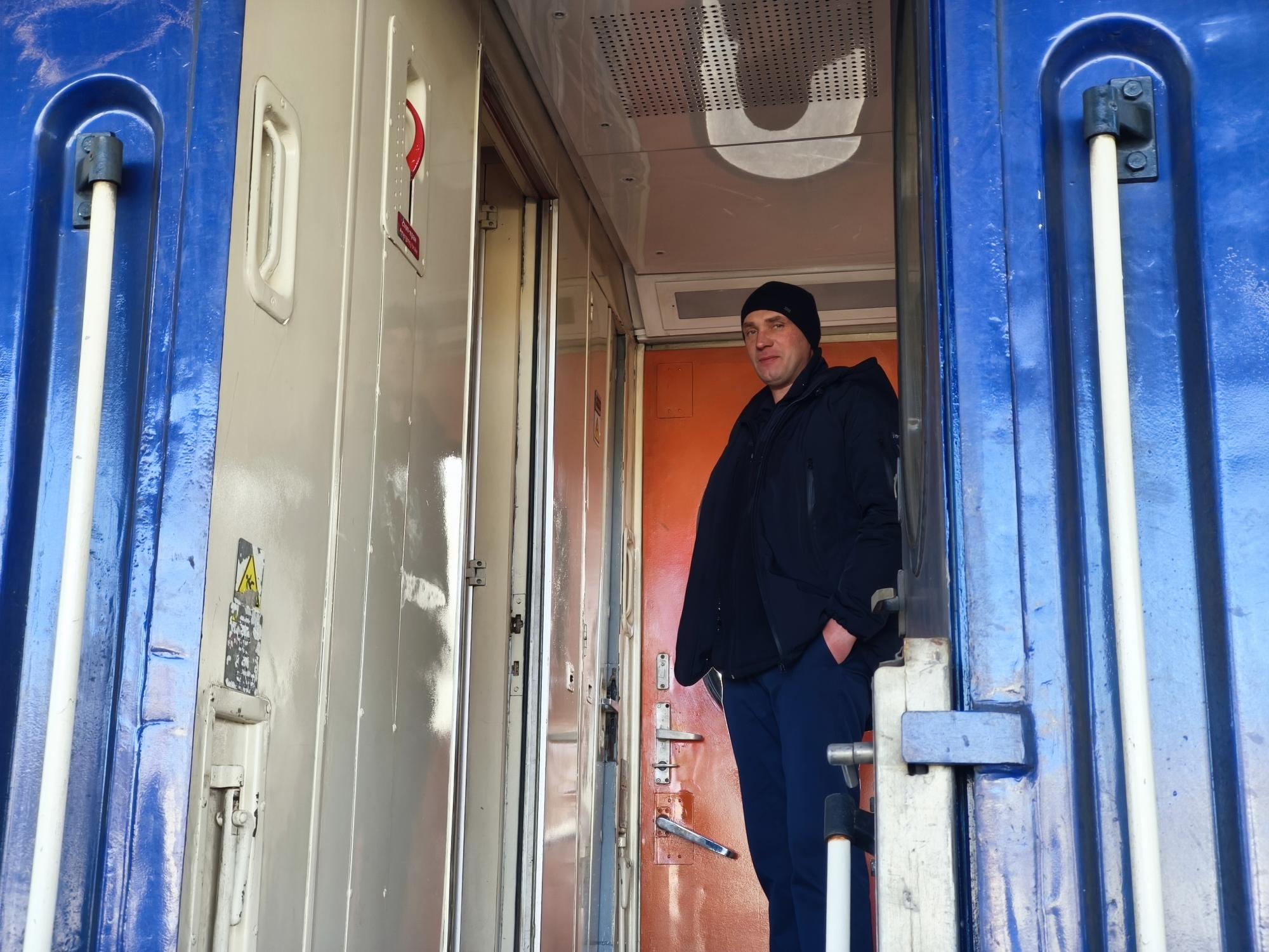 Жизнь в рейсе: интервью с проводником УЗ о работе, которую не видят пассажиры