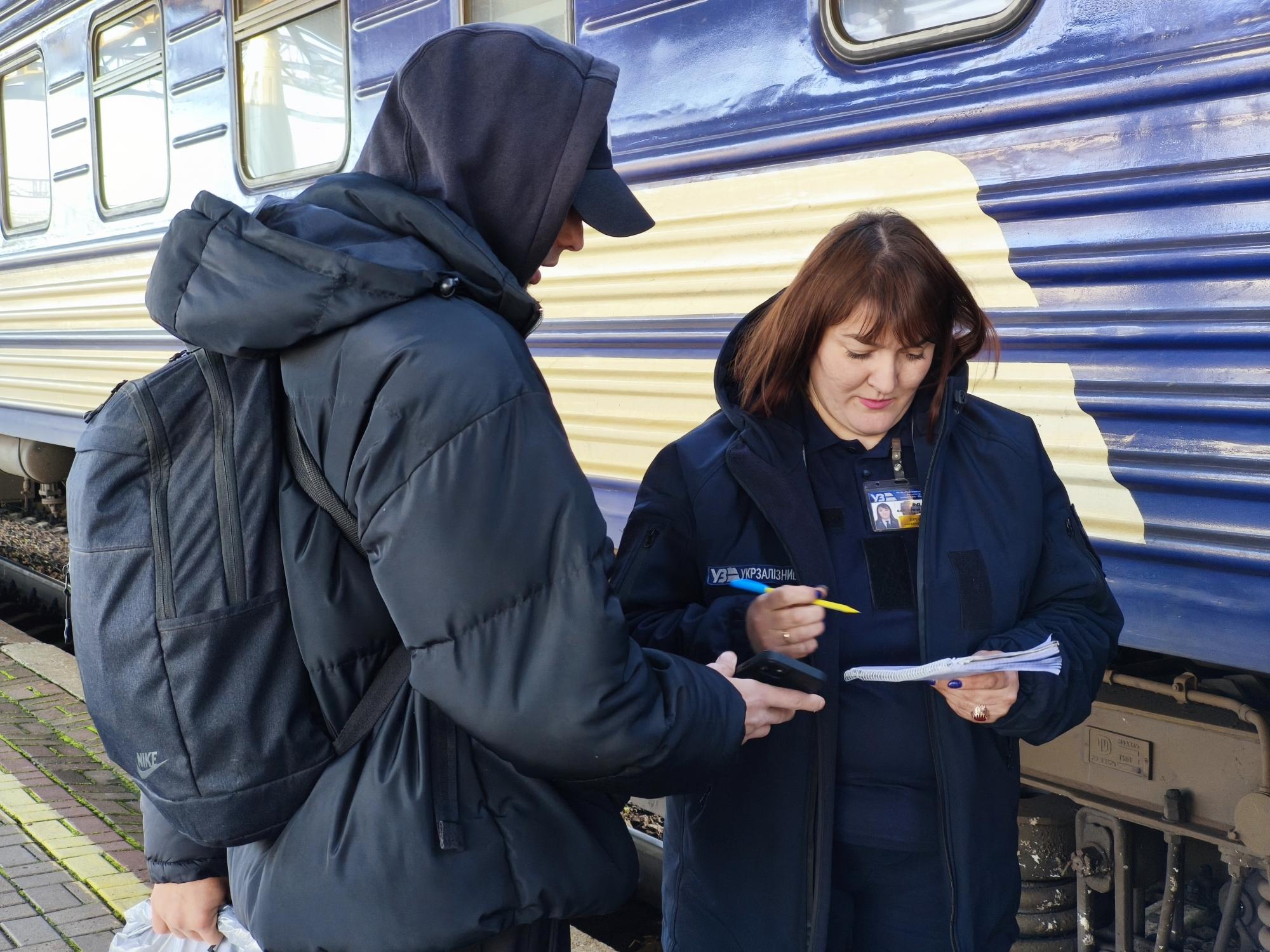 Життя у рейсі: інтерв’ю з провідником УЗ про роботу, яку не бачать пасажири