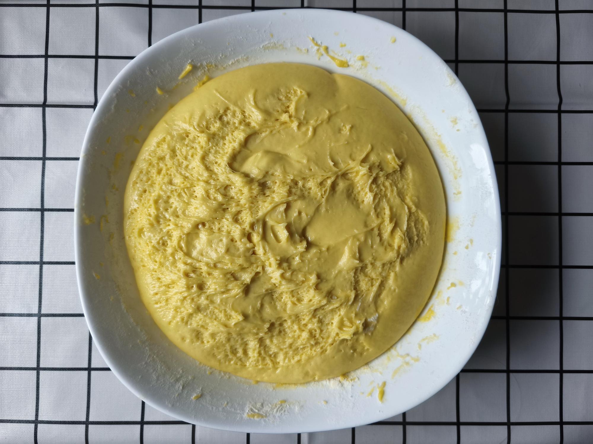 Пухка та ароматна: рецепт ніжної паски на вершках, яка вийде вдалою навіть у новачків