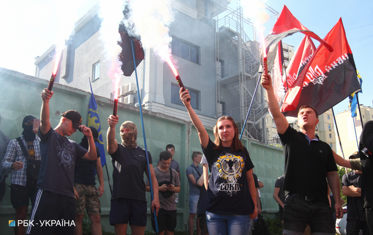 Больше не в строю? Где сейчас "Правый сектор" и почему о нем ничего не слышно