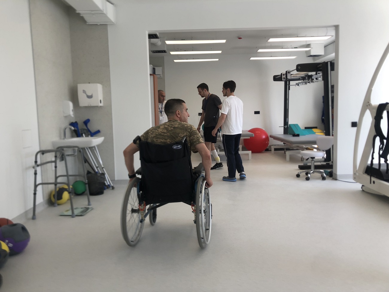 Допомога з першого дня. Якою буде реабілітація військових в Україні: відповідь МОЗ