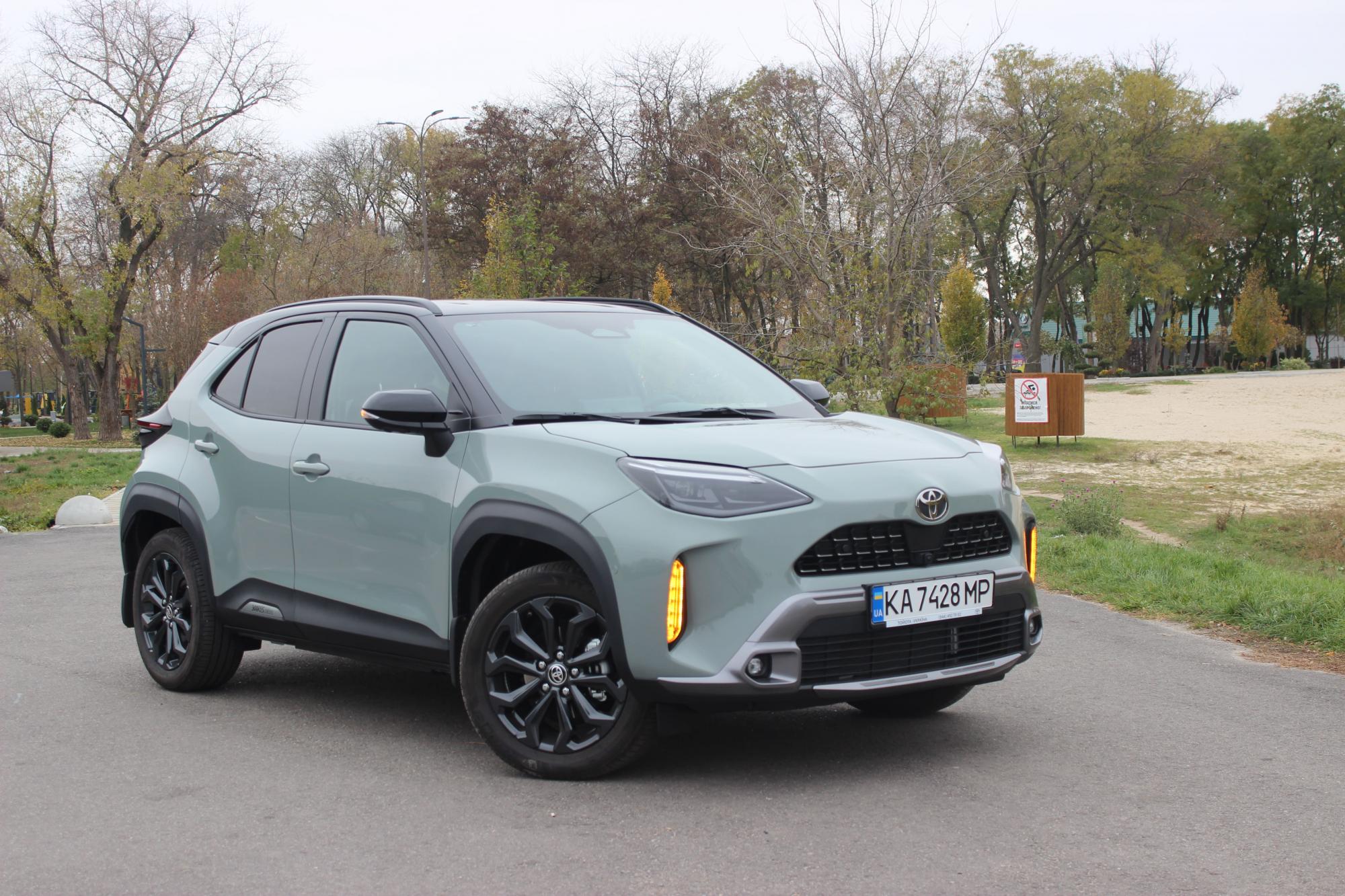 Тест-драйв Toyota Yaris Cross: переваги та недоліки міського кросовера