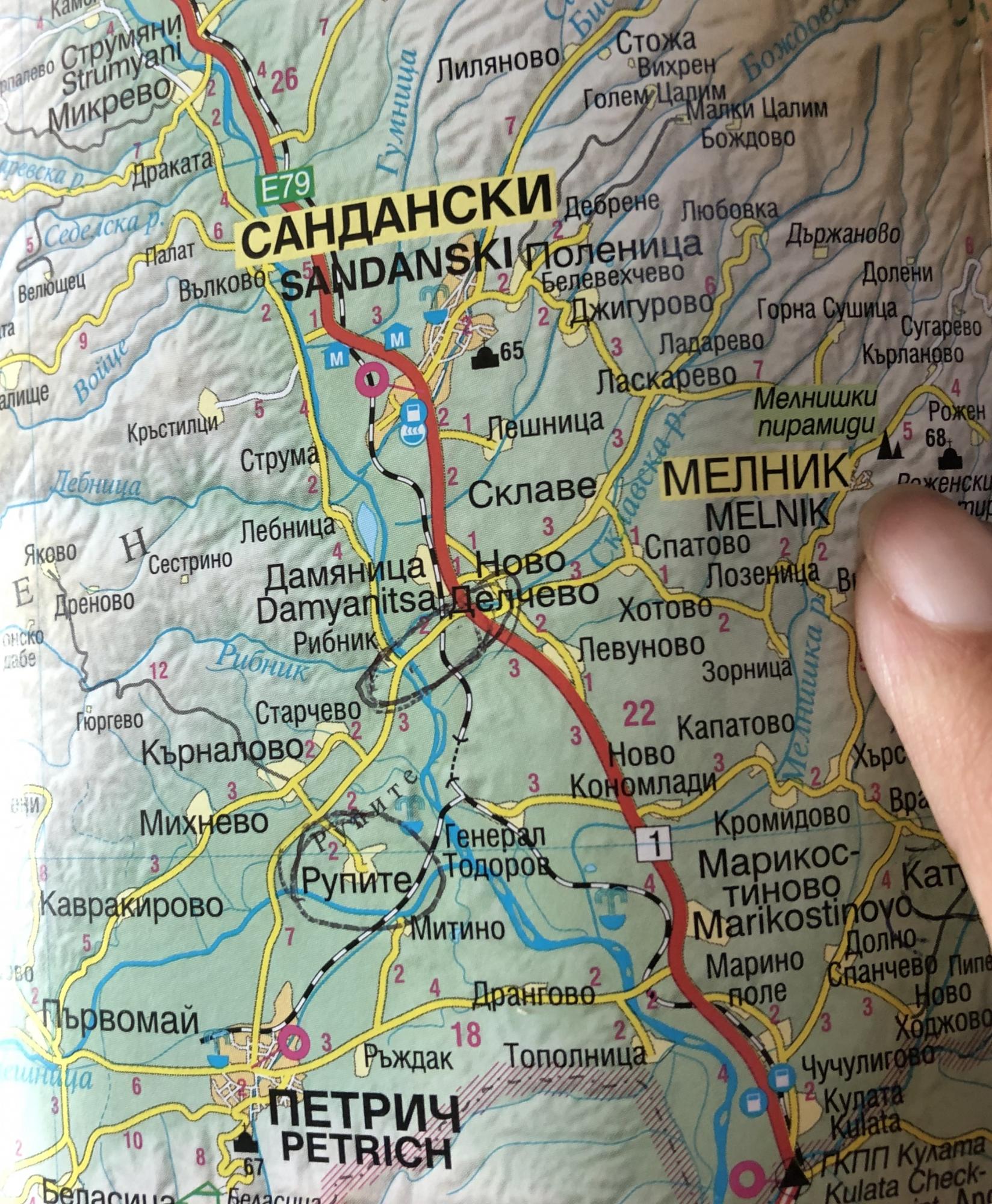 Пещеры, памятник-призрак и деревня Ванги. Что посмотреть в Болгарии, если вы не планируете отдыхать на море