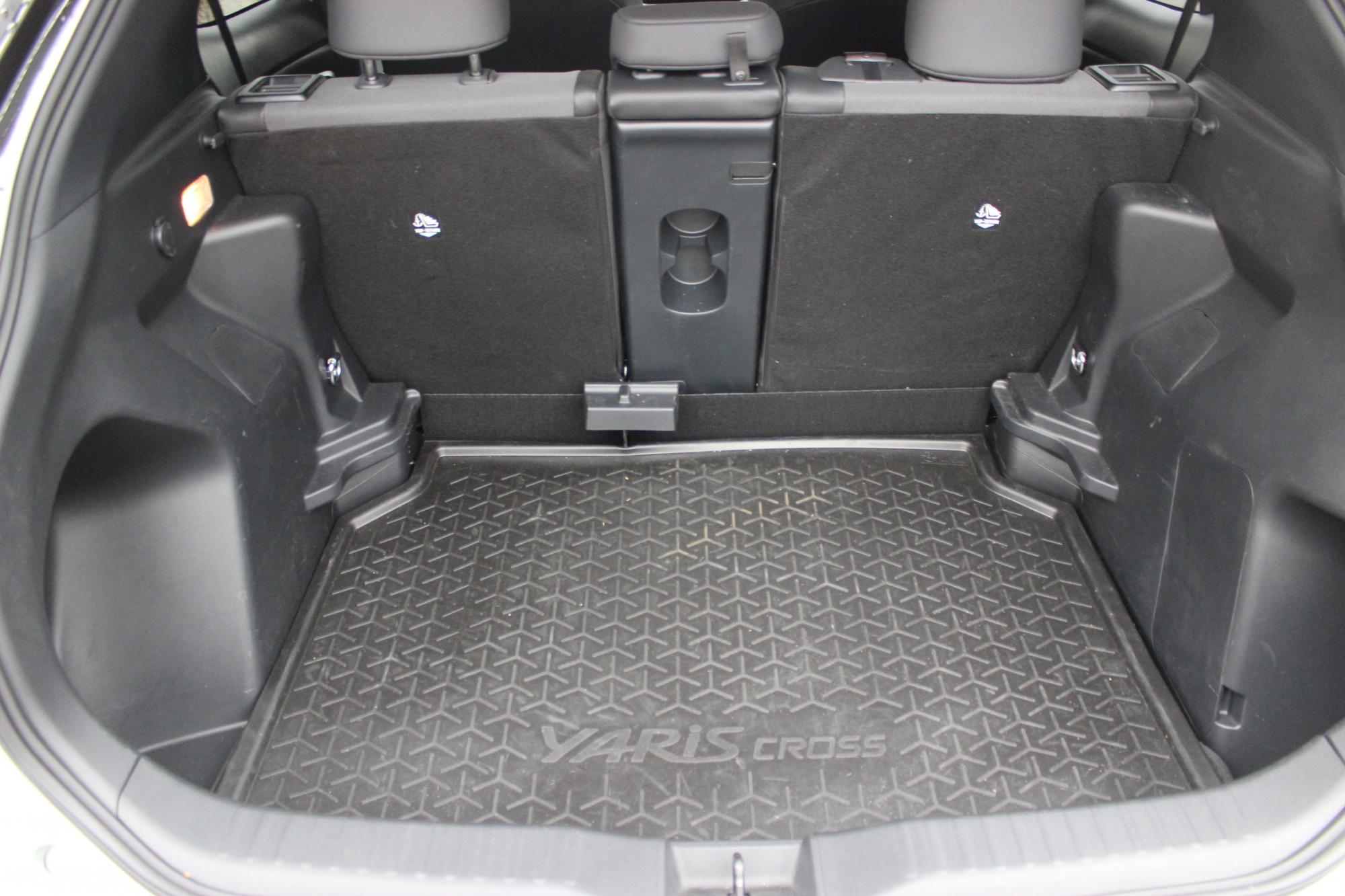 Тест-драйв Toyota Yaris Cross: переваги та недоліки міського кросовера