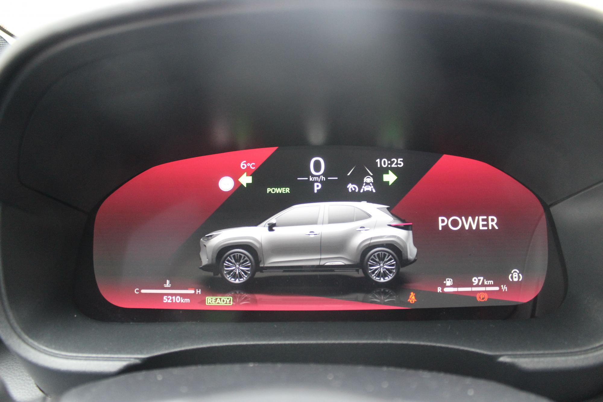 Тест-драйв Toyota Yaris Cross: переваги та недоліки міського кросовера