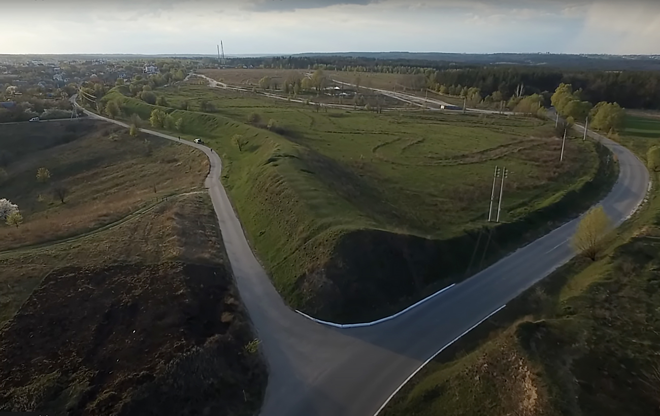 В Киевской области уничтожают археологический памятник Змиевы валы, чтобы построить коттеджи, - ОГА