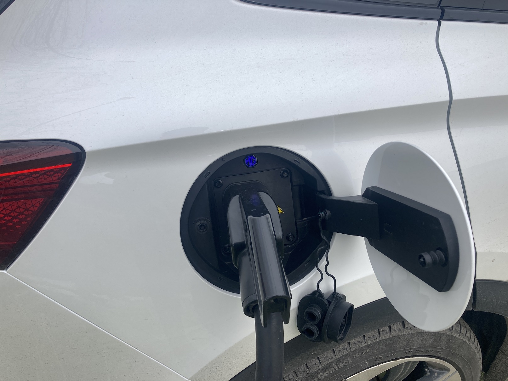 Від нерозуміння до радощів: особливості подорожей на електромобілі в Україні