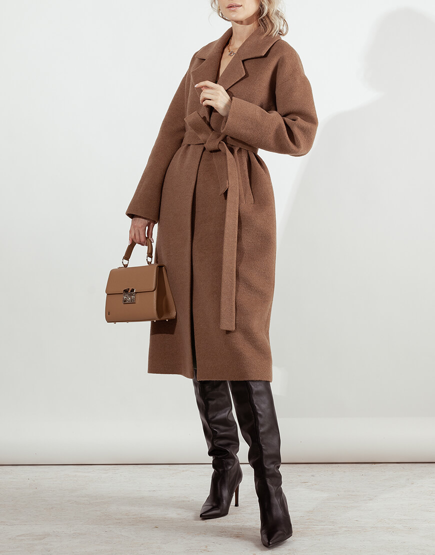 З чим носити пальто навесні 2023: яскраві фотоприклади