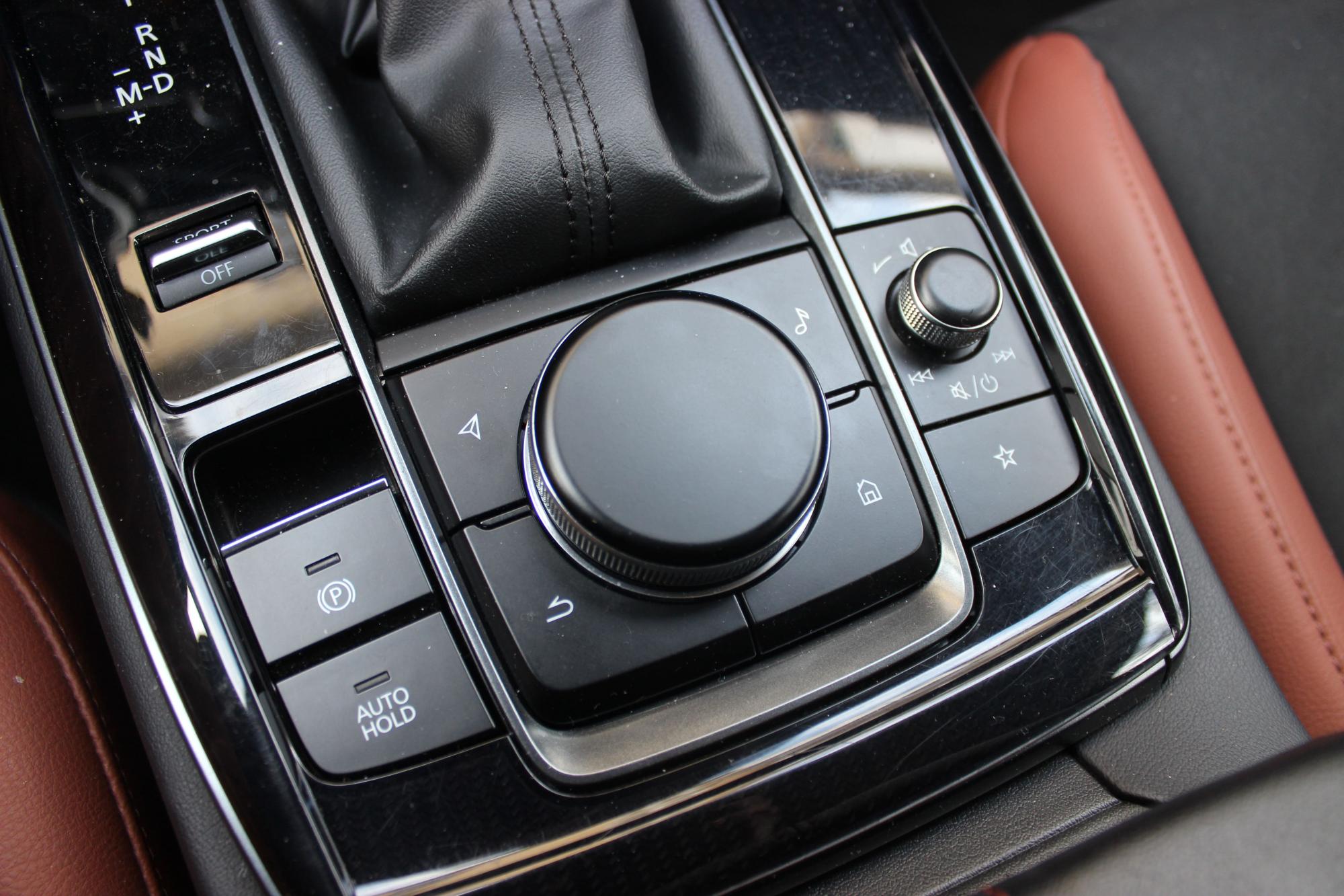 Тест-драйв Mazda CX-30: вивчаємо особливості оновленого японського кросовера