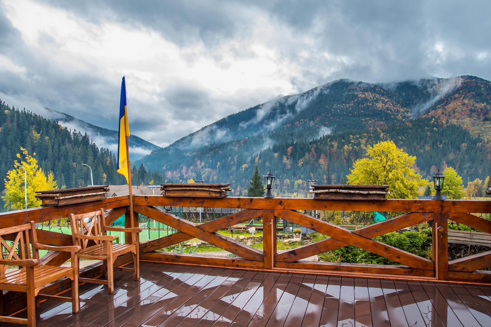 Карпати у міжсезоння. Найцікавіші локації та ціни на відпочинок