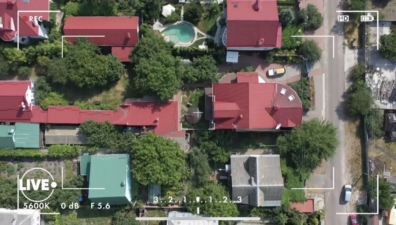 Особняк в три этажа с огромными колоннами: как выглядит дом Таисии Повалий в Киеве