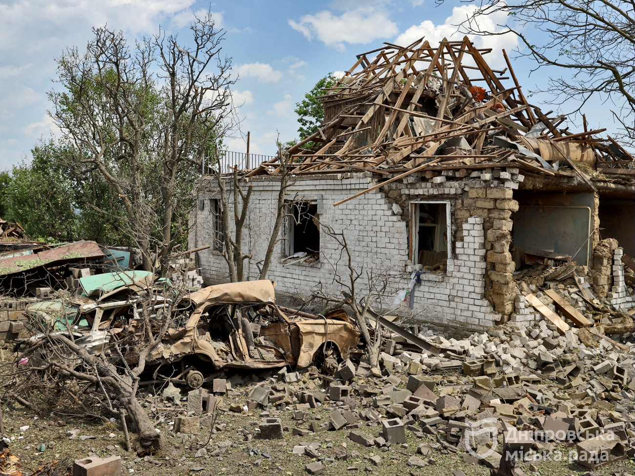 Філатов перевірив, як на місці влучання ракети РФ в приватний сектор працюють міські служби
