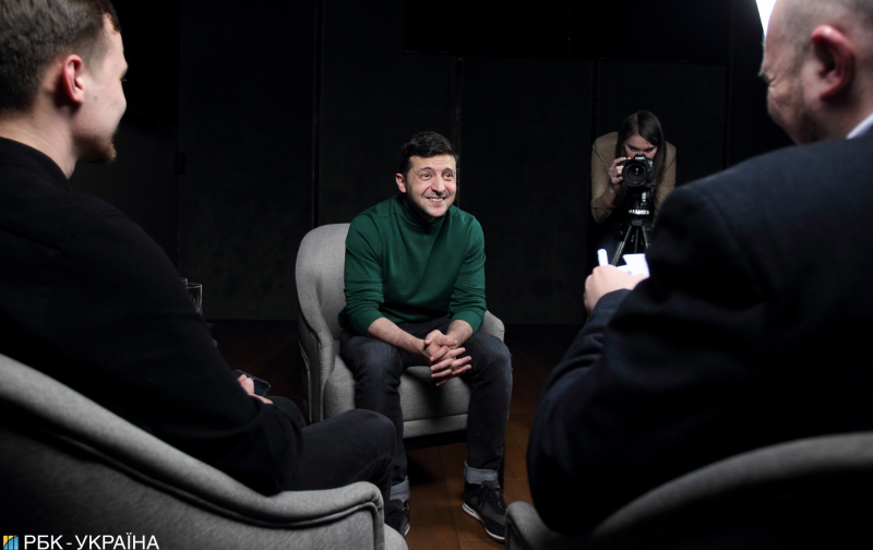 Від ділового шику до мілітарі. Еволюція стилю Зеленського: погляд через роки