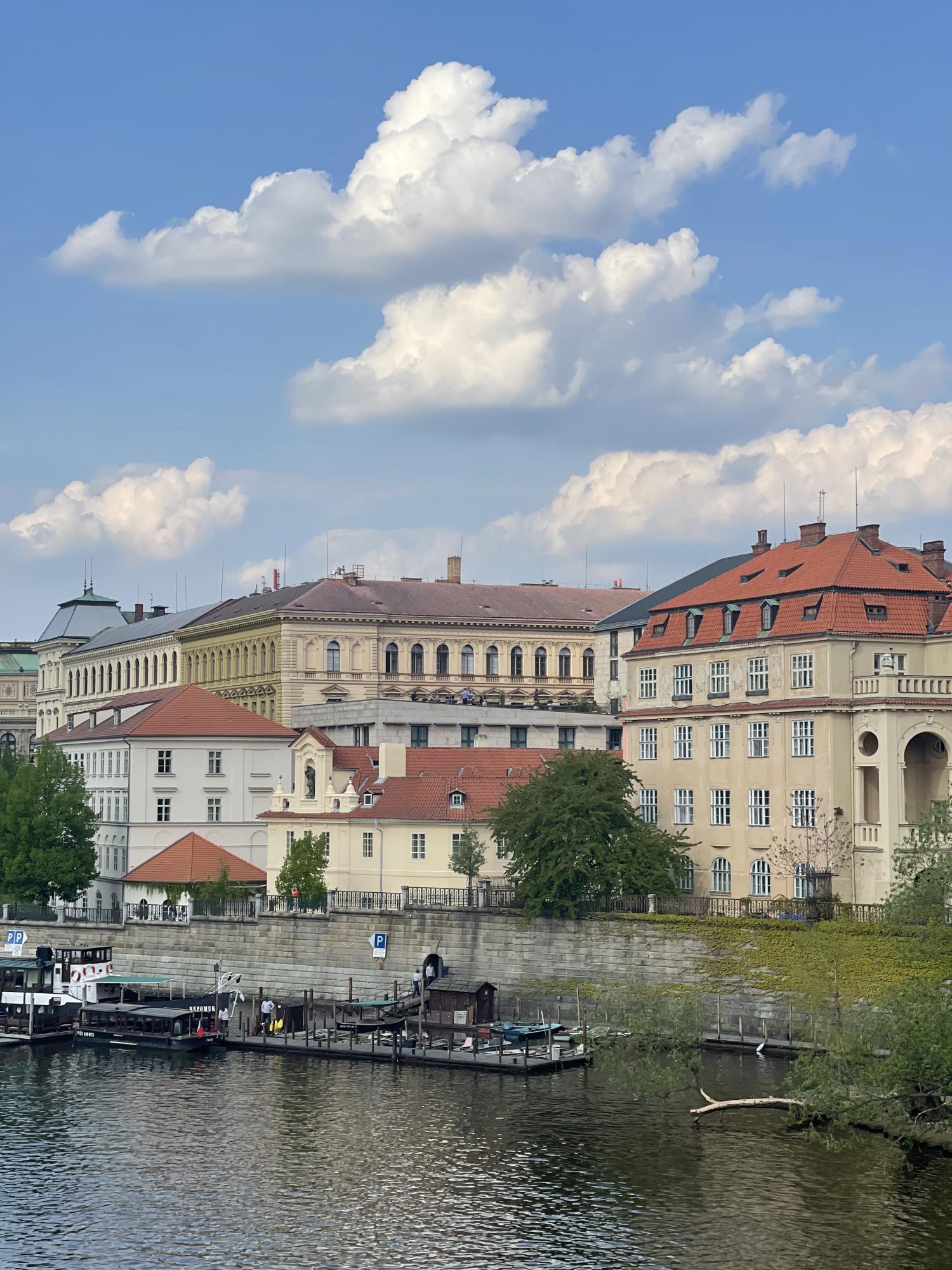 "Из-за комплекса неполноценности возникает иллюзия, будто в Европе жизнь лучше": украинские беженцы – о жизни за границей