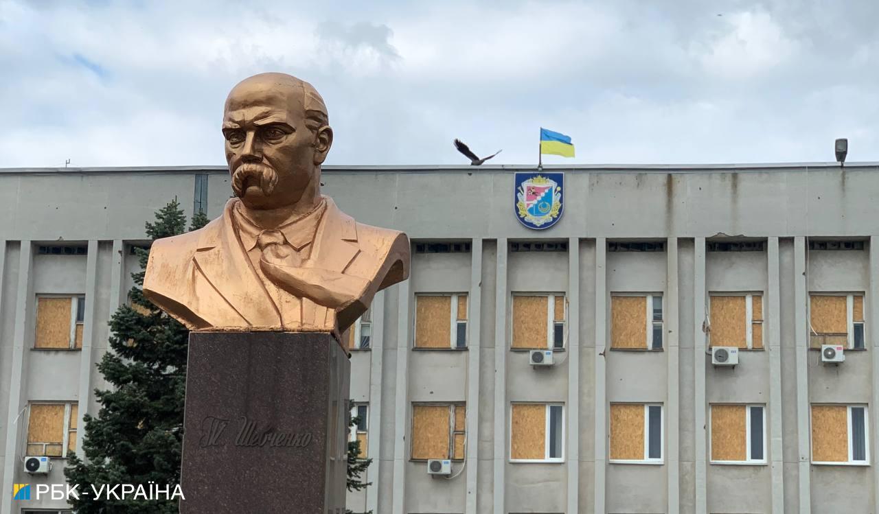 "Мы не второй Мариуполь". Как живет Никополь под обстрелами россиян и по соседству с ЗАЭС