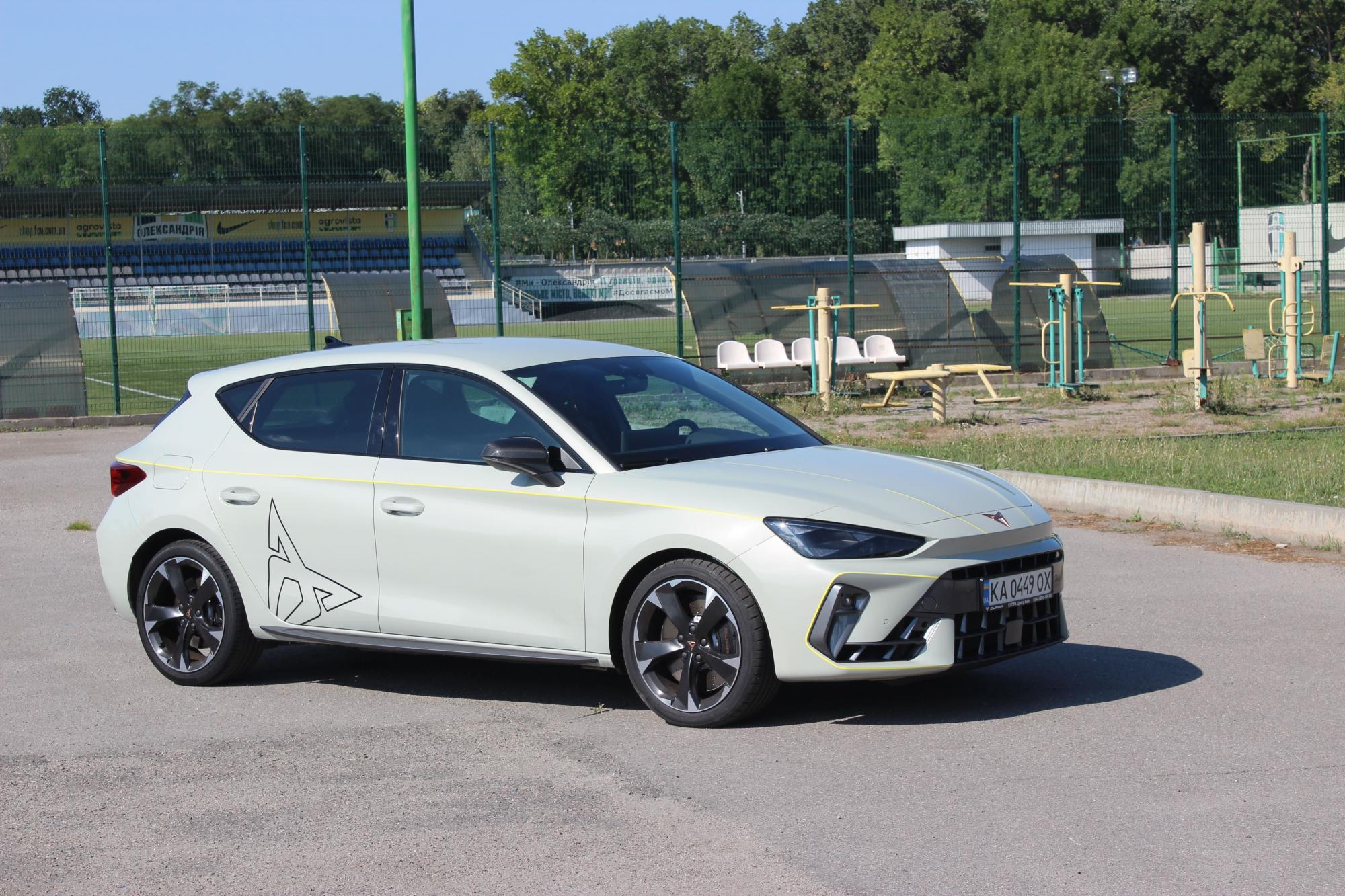 Тест-драйв Cupra Leon: переваги, недоліки та конкуренти хот-хетча