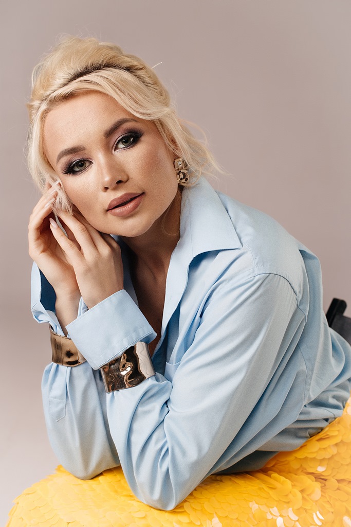 "Головне - блиск в очах". Співачка ANGELA ділиться б'юті-ритуалами і секретами краси