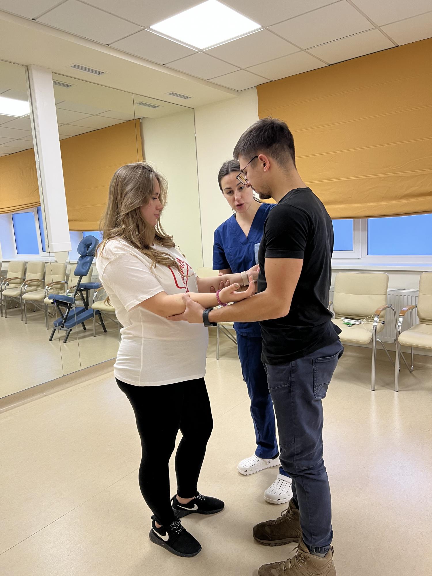 "Вместе сделали, вместе и родили". Почему партнерские роды становятся популярными и как к ним готовиться