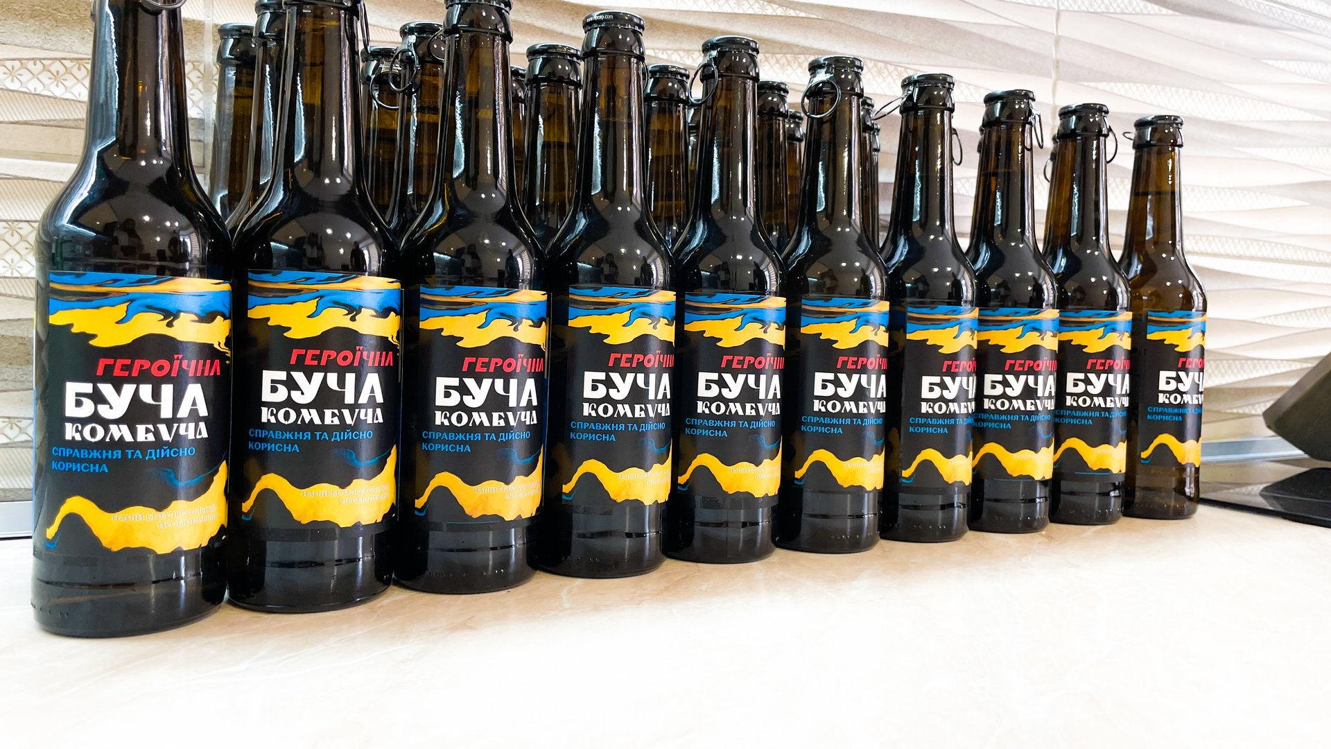 Дно дна: чергова компанія потрапила у скандал із назвою для напоїв. Що не так з "Бучою Комбучею"