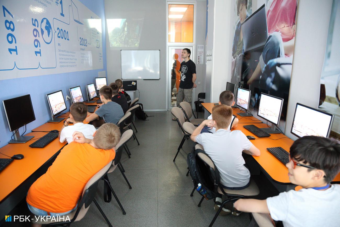 От 12 тысяч гривен. Украинцы смогут получить одноразовую выплату: кто именно