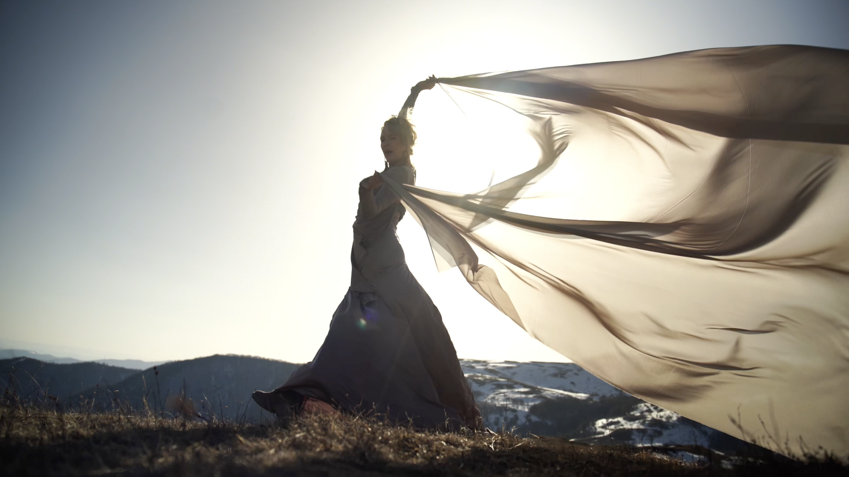 "Чувствовала себя никем": певица ALONA VONA впервые о болезненном разрыве, абьюзе и новой миссии