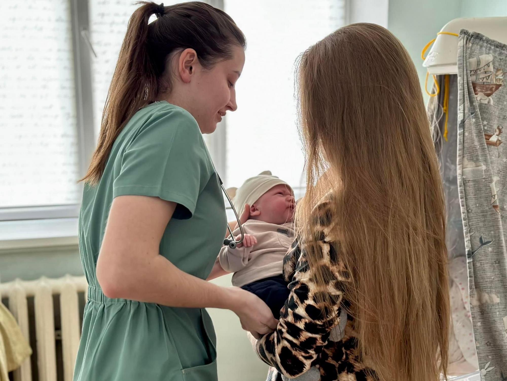 Лікарі боролись за життя: неймовірна історія порятунку недоношеного хлопчика у Києві