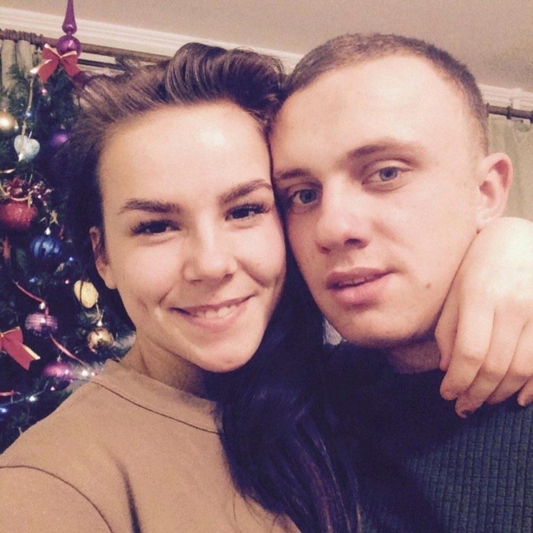 "Його останнім повідомленням було: "Дуже кохаю". Історії дружин захисників Маріуполя, які віддали своє життя за Україну