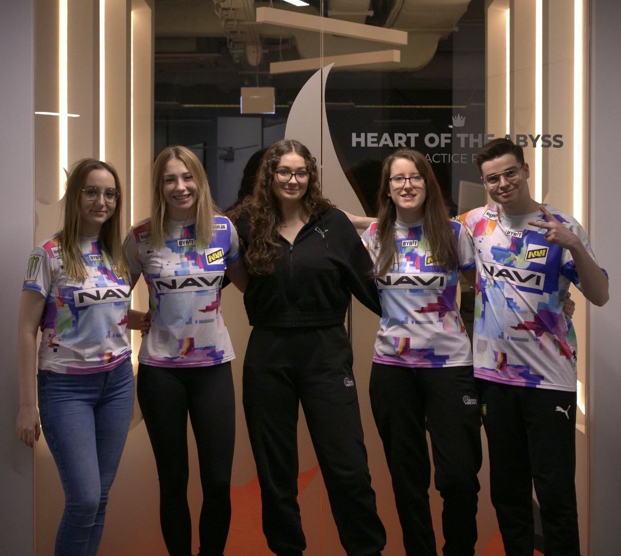 Жіночий склад NAVI виграв чемпіонат з Counter-Strike і спрямував 1 млн доларів на підтримку охорони здоров'я в Україні