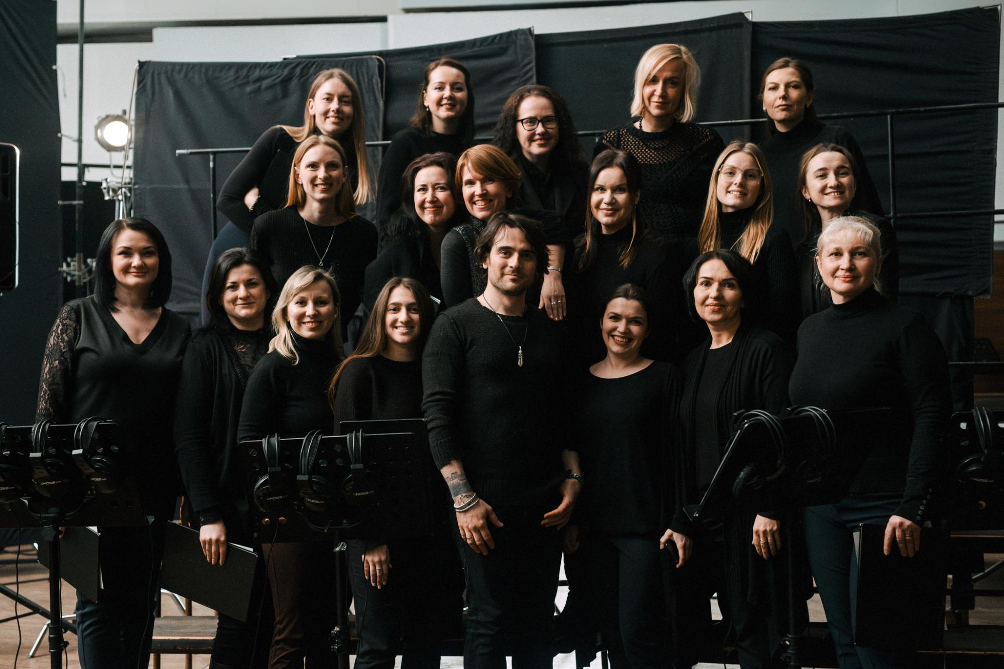 "Моя відповідь виткана зморшками на чолі": Вакарчук заспівав про біль, пам'ять і довічну вдячність