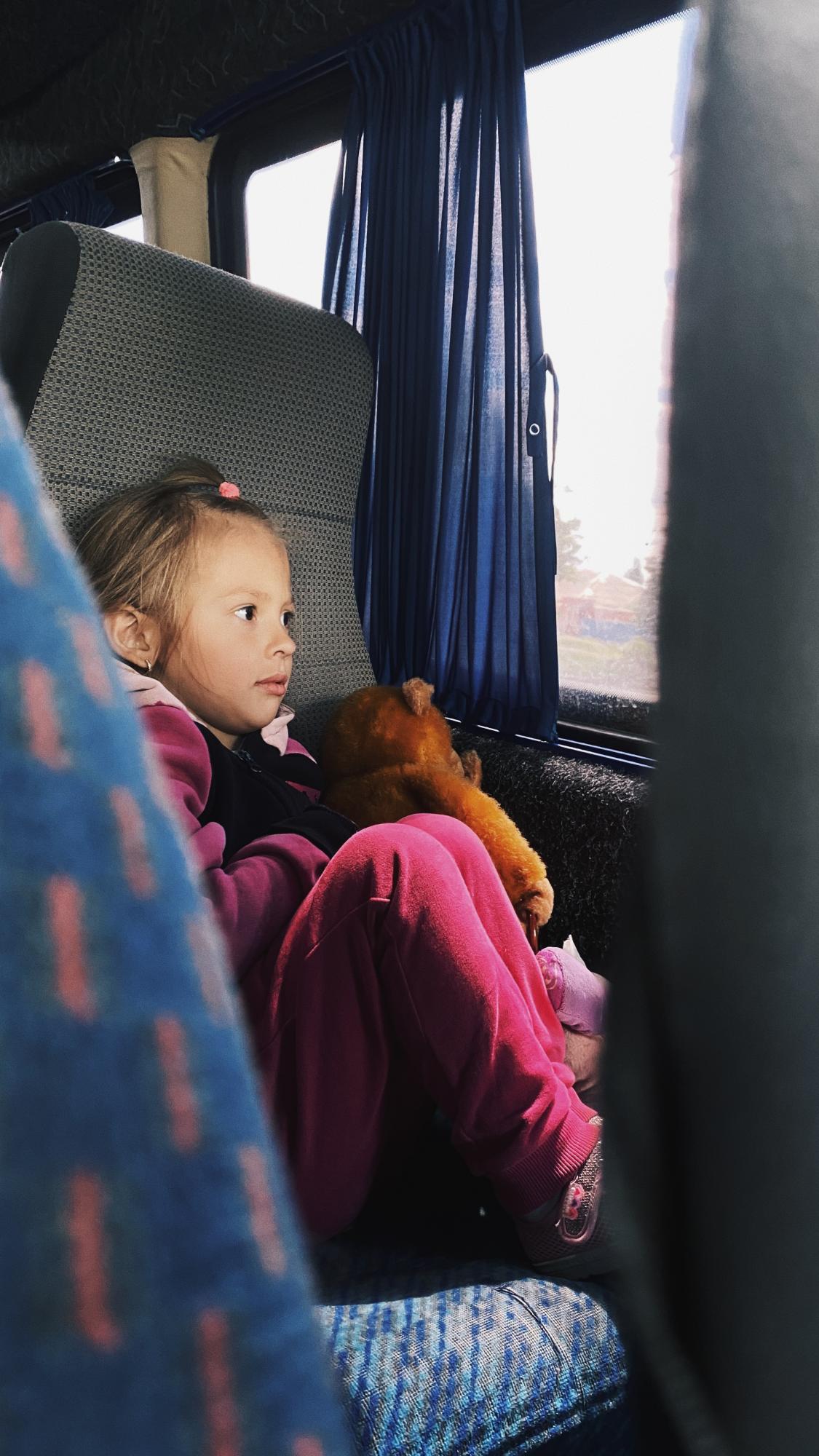 "Своим примером хочу показать, как можно помогать": как украинский музыкант эвакуирует людей с линии фронта (фото)