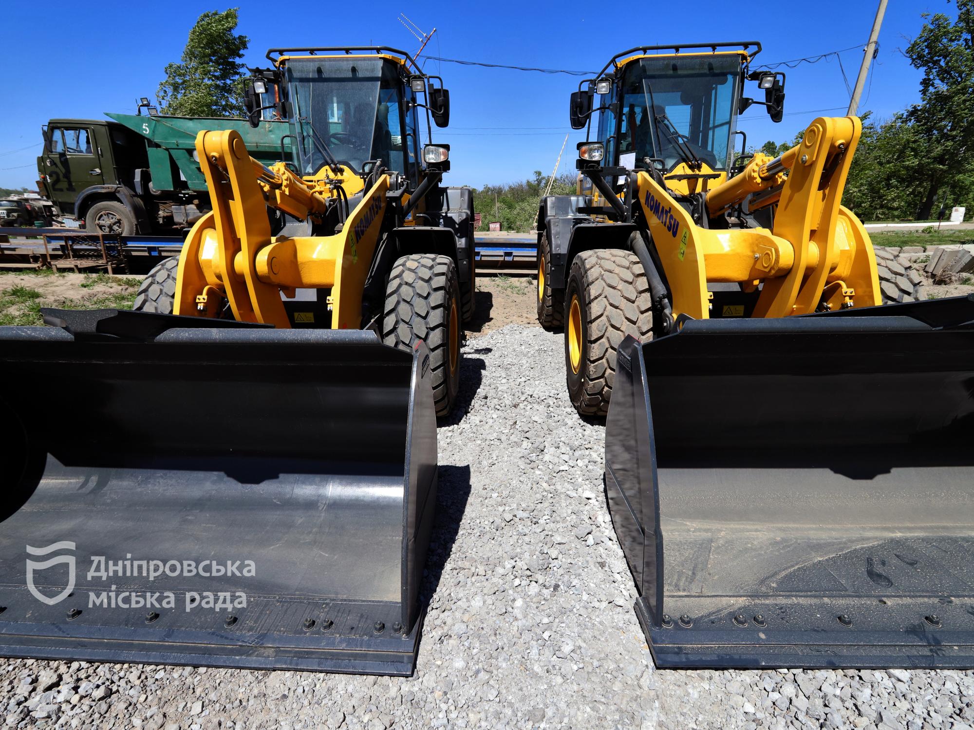 До Дніпра прибула чергова спецтехніка від Японії, великі поставки якої анонсував Філатов