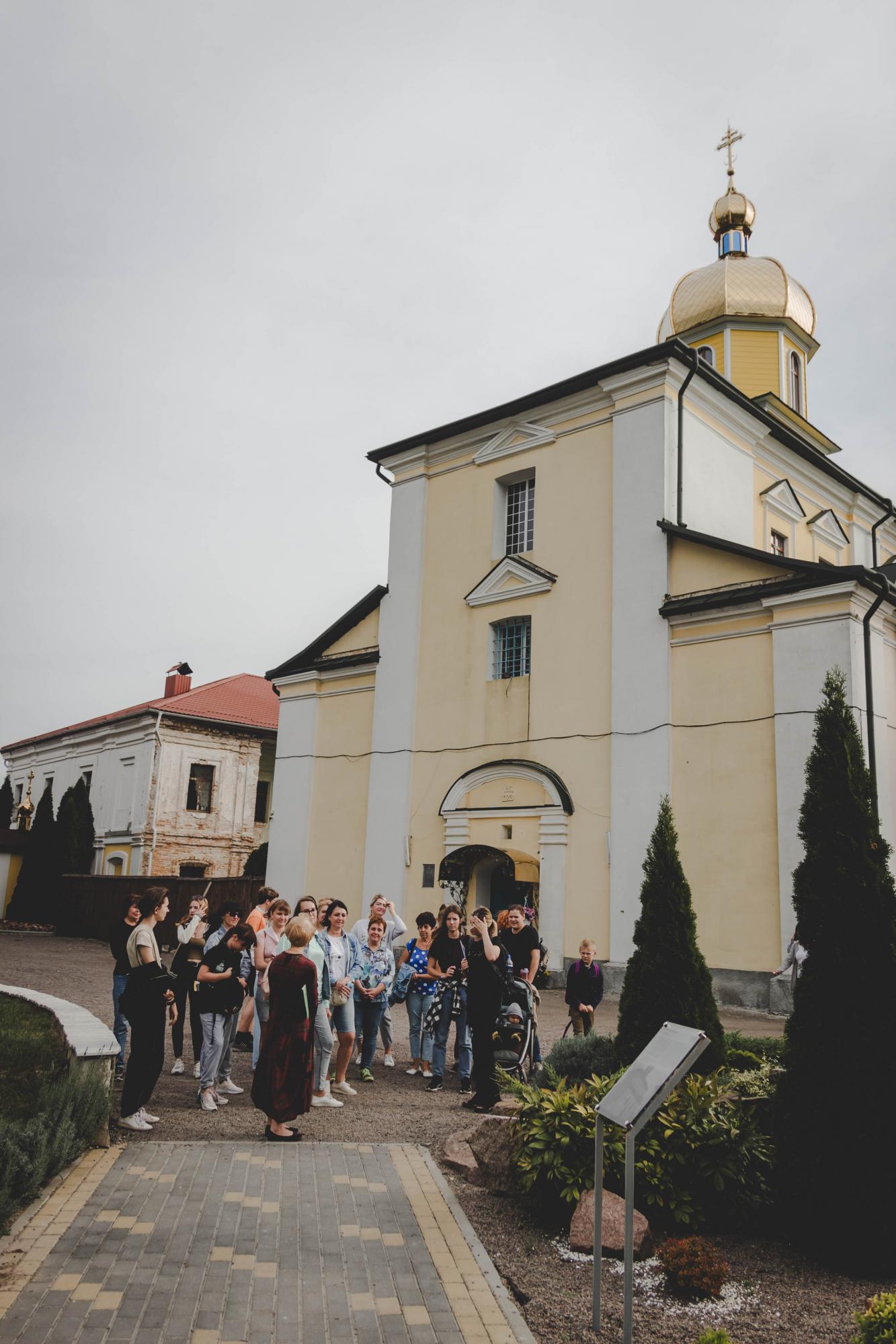 "Життя набуває сенсу". Як на Волині за допомогою культури і традицій адаптовують переселенців